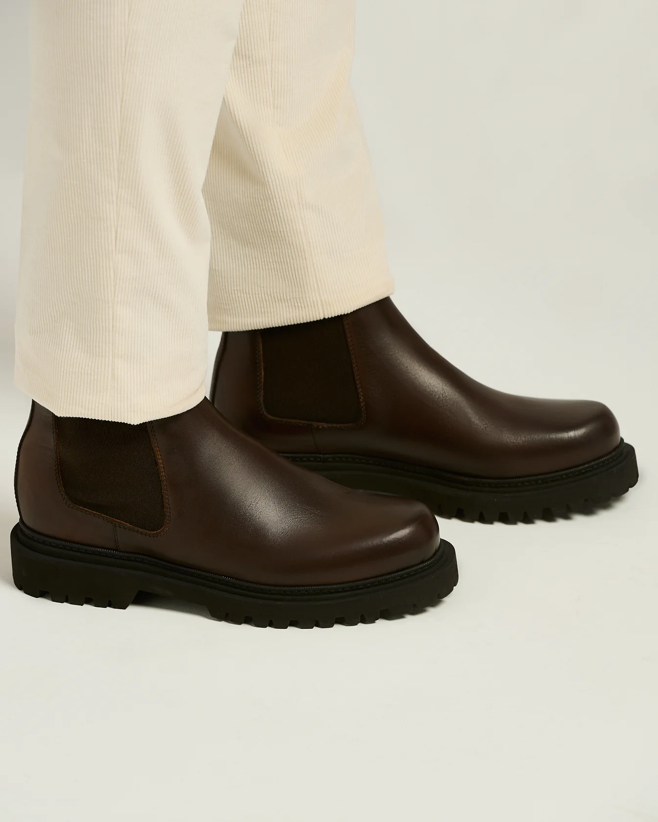 CHELSEA BOOT IN CALFSKIN BROWN WITH LEATHER SOLE - Image 3