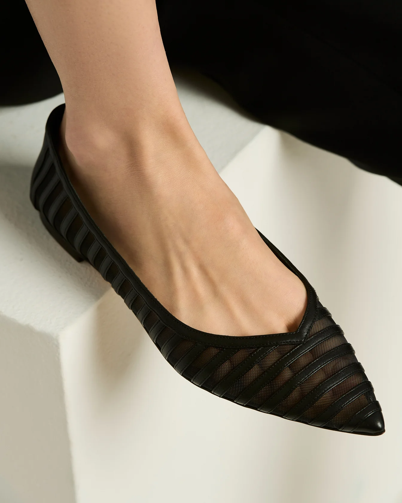 LEATHER BALLET FLATS WITH TRANSPARENT INSERTS IN BLACK CALFSKIN - Image 4