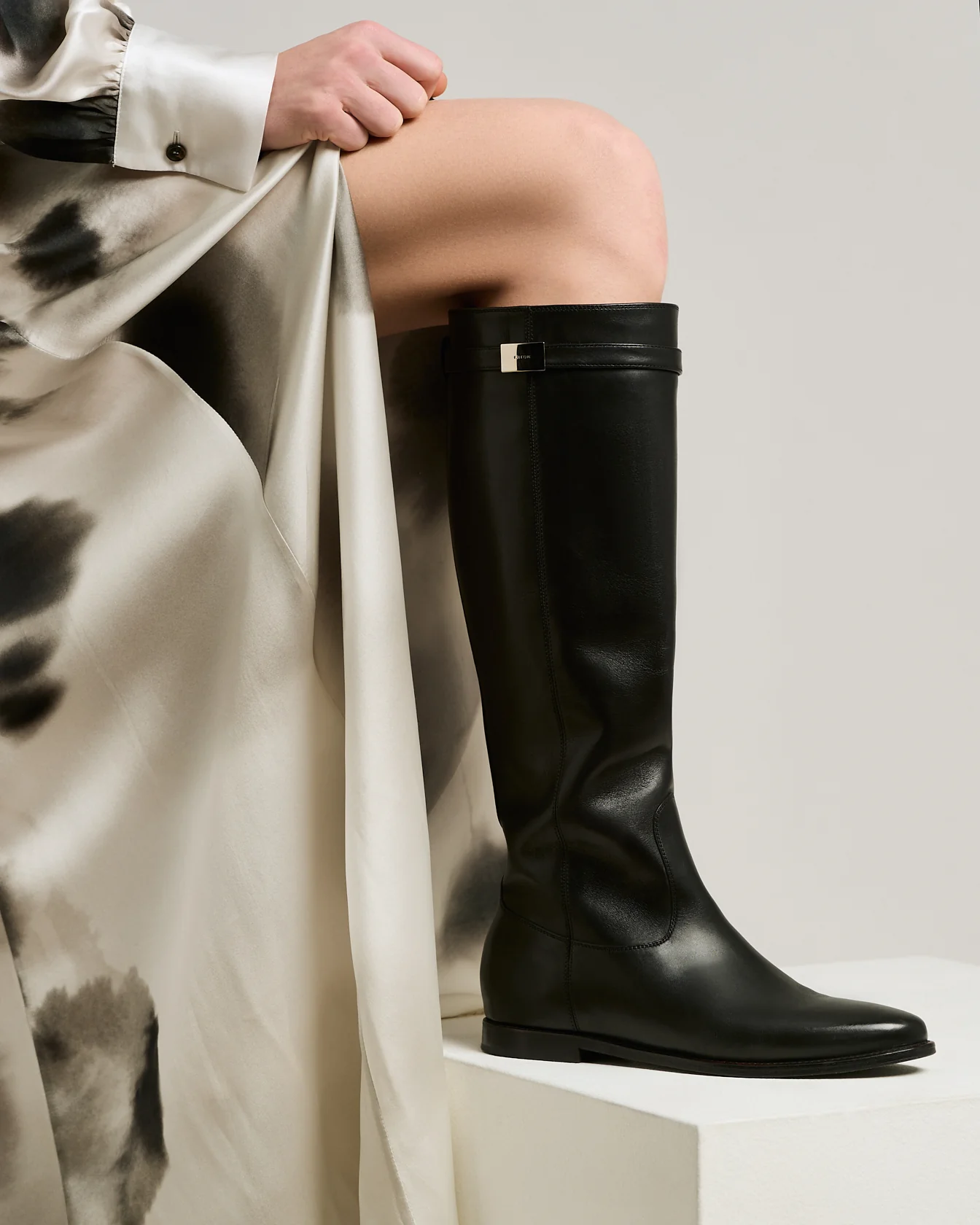BLACK CALFSKIN BOOTS - Image 4