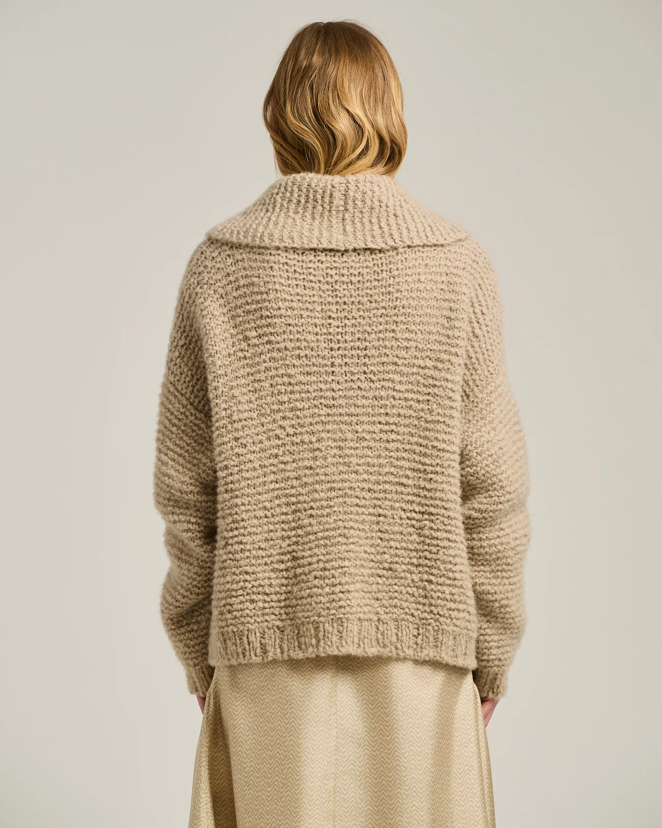 BEIGE CASHMERE CARDIGAN WITH SHAWL COLLAR - Image 3