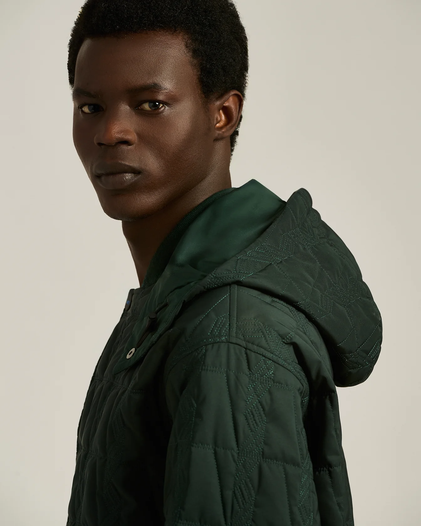 QUILTED TECHNICAL OVERCOAT WITH HOOD DARK GREEN - Image 4