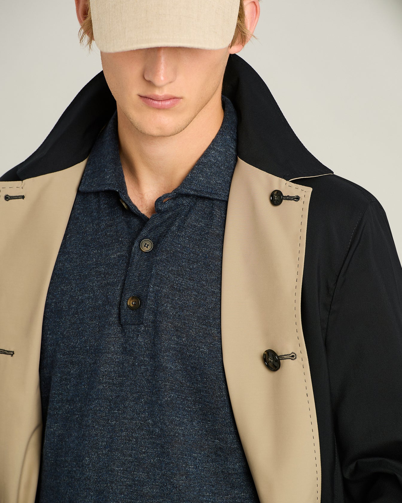 REVERSIBLE WOOL AND SILK OVERCOAT IN NAVY BLUE WITH LAMBSKIN PIPING - Image 4