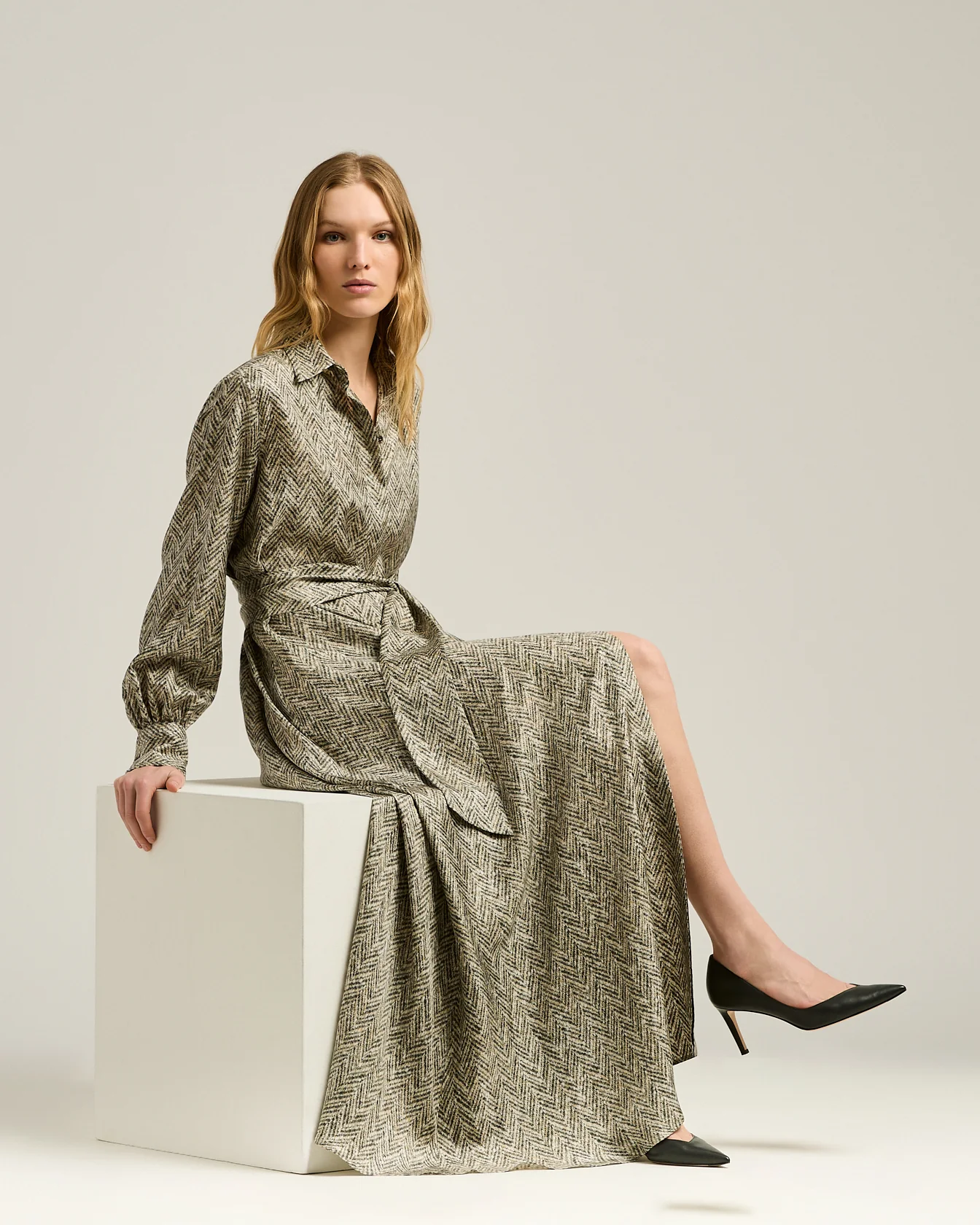 GRAY PRINTED LONG SILK SHIRT DRESS - Image 5