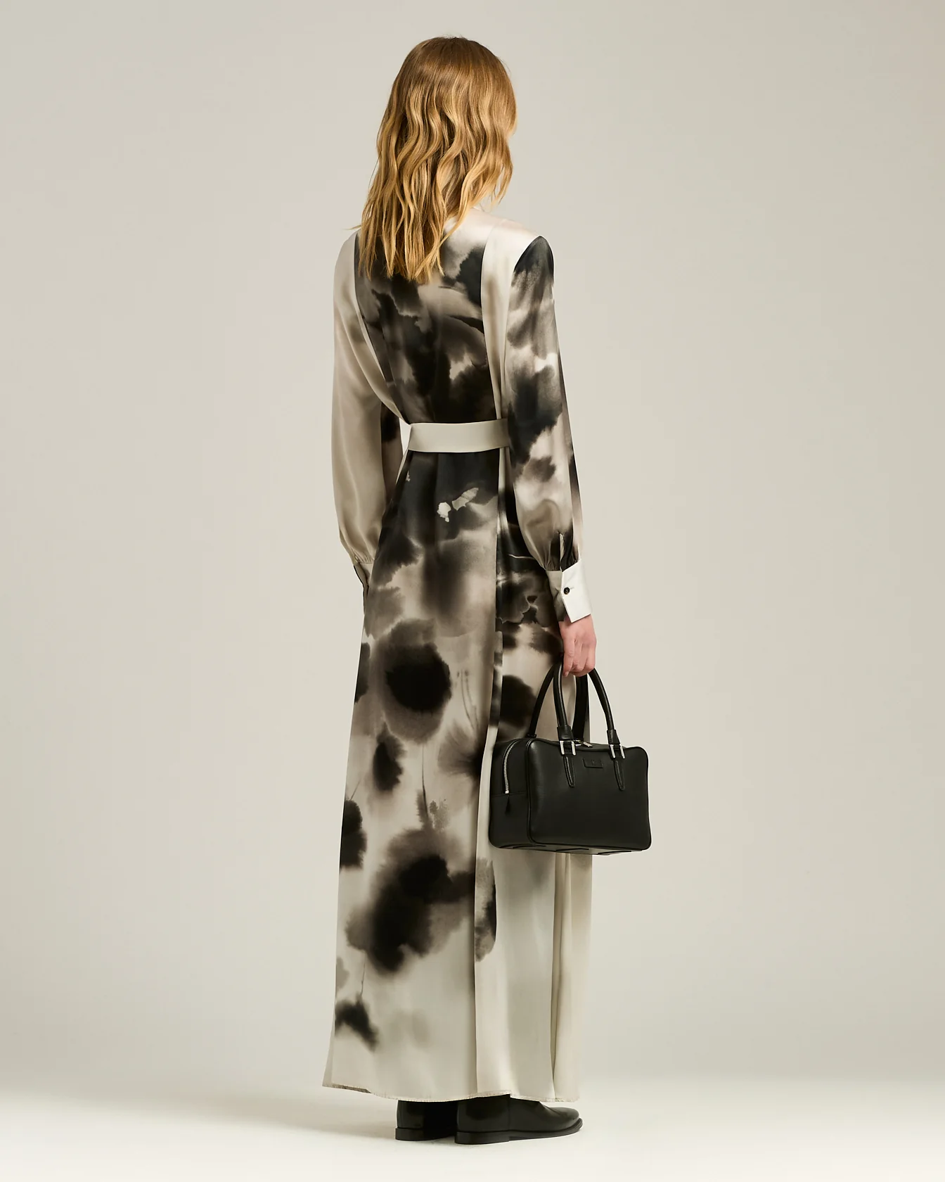 WHITE AND BLACK PRINTED LONG SILK SHIRT DRESS - Image 3