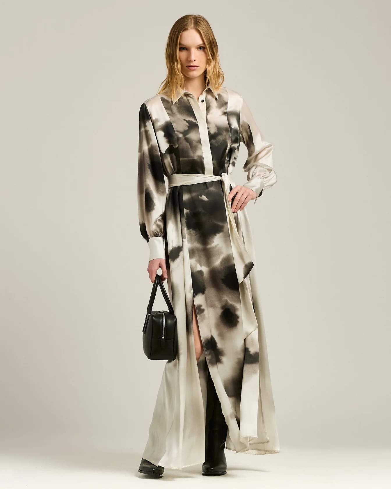 WHITE AND BLACK PRINTED LONG SILK SHIRT DRESS - Image 5