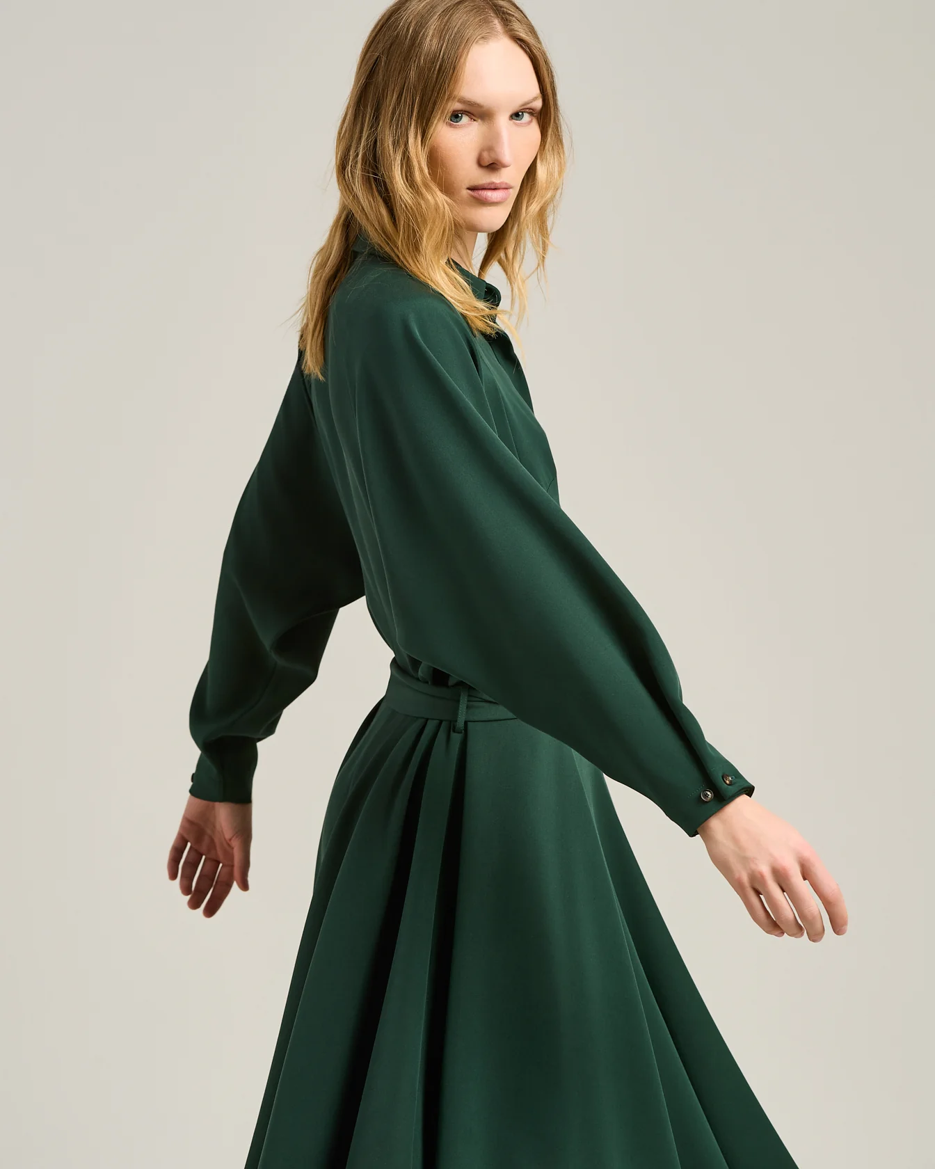 SHIRT DRESS IN STRETCH SILK FOREST GREEN - Image 4