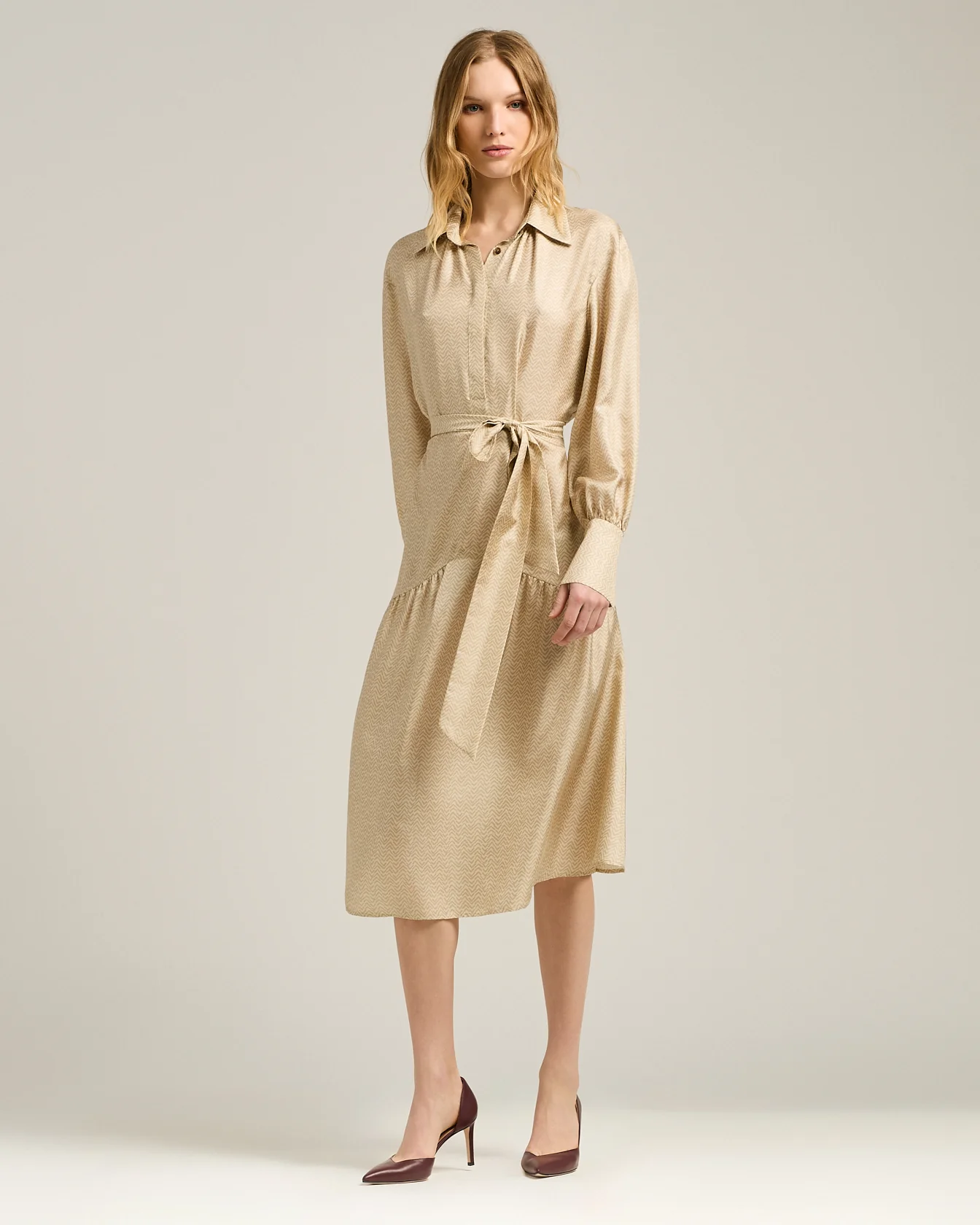 BEIGE PRINTED SILK KNEE-LENGTH SHIRT DRESS - Image 5
