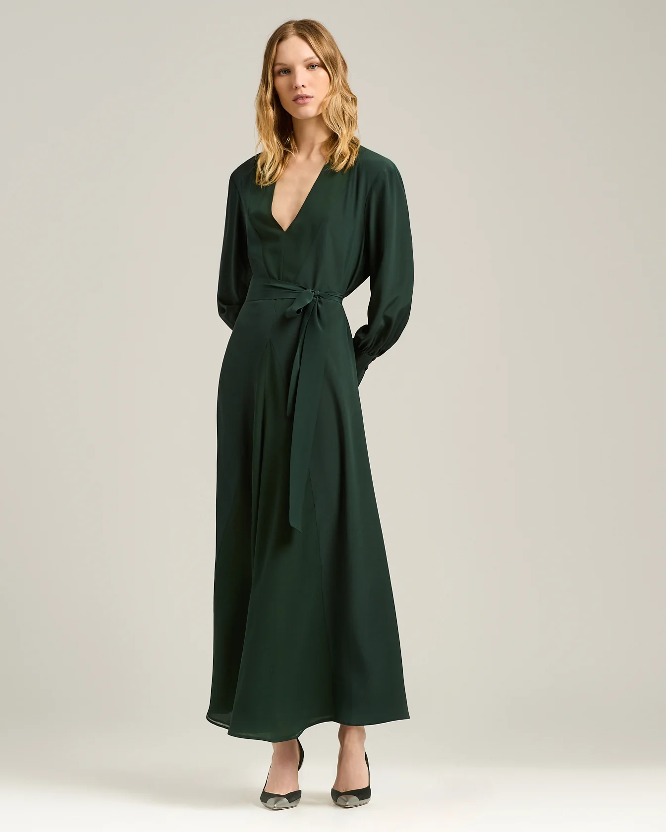 LONG, BELTED DRESS IN PURE SILK DARK GREEN - Image 2