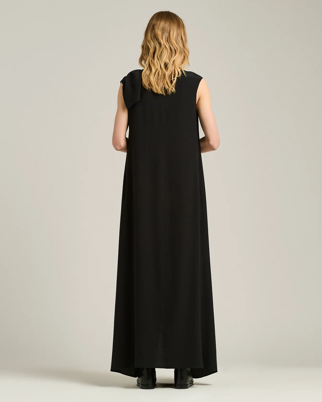 BLACK DRAPED DRESS IN PURE SILK - Image 3