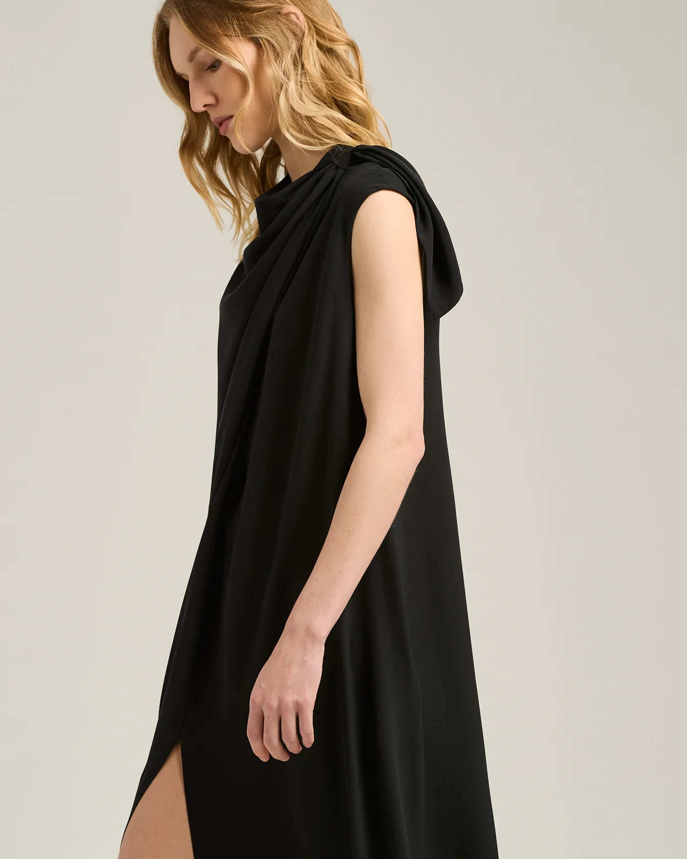 BLACK DRAPED DRESS IN PURE SILK - Image 4