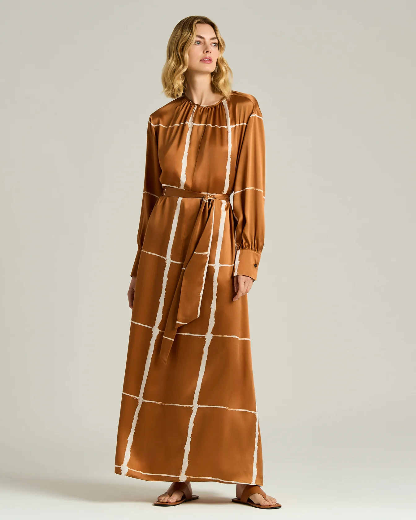 SILK SATIN DRESS WITH FLUID SILHOUETTE IN LEATHER AND WHITE - Image 2