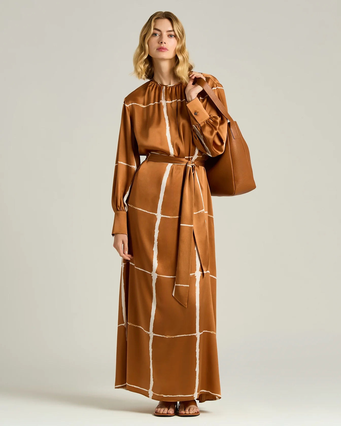 SILK SATIN DRESS WITH FLUID SILHOUETTE IN LEATHER AND WHITE - Image 5