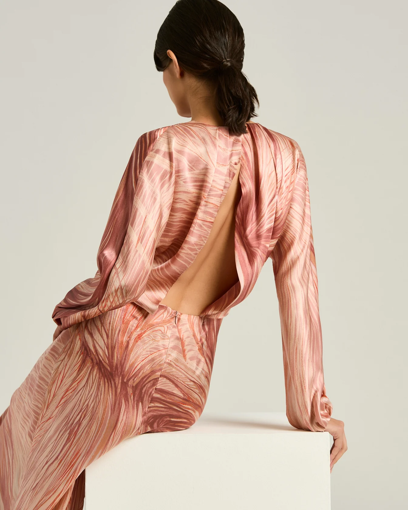 SILK SATIN DRESS WITH BACK OPENING IN STRAW YELLOW AND PINK - Image 4