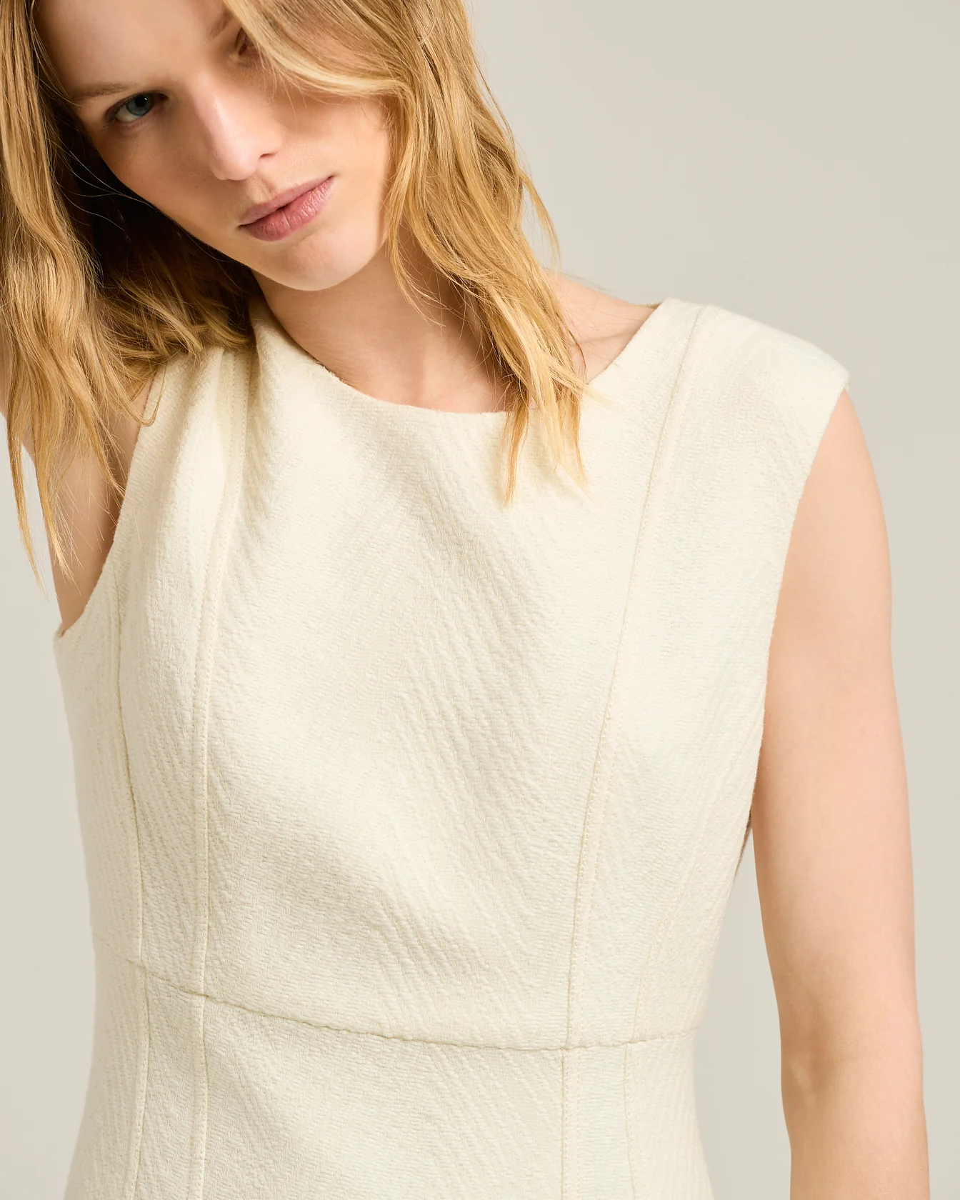 CREAM WHITE HERRINGBONE WOOL SHEATH DRESS - Image 4