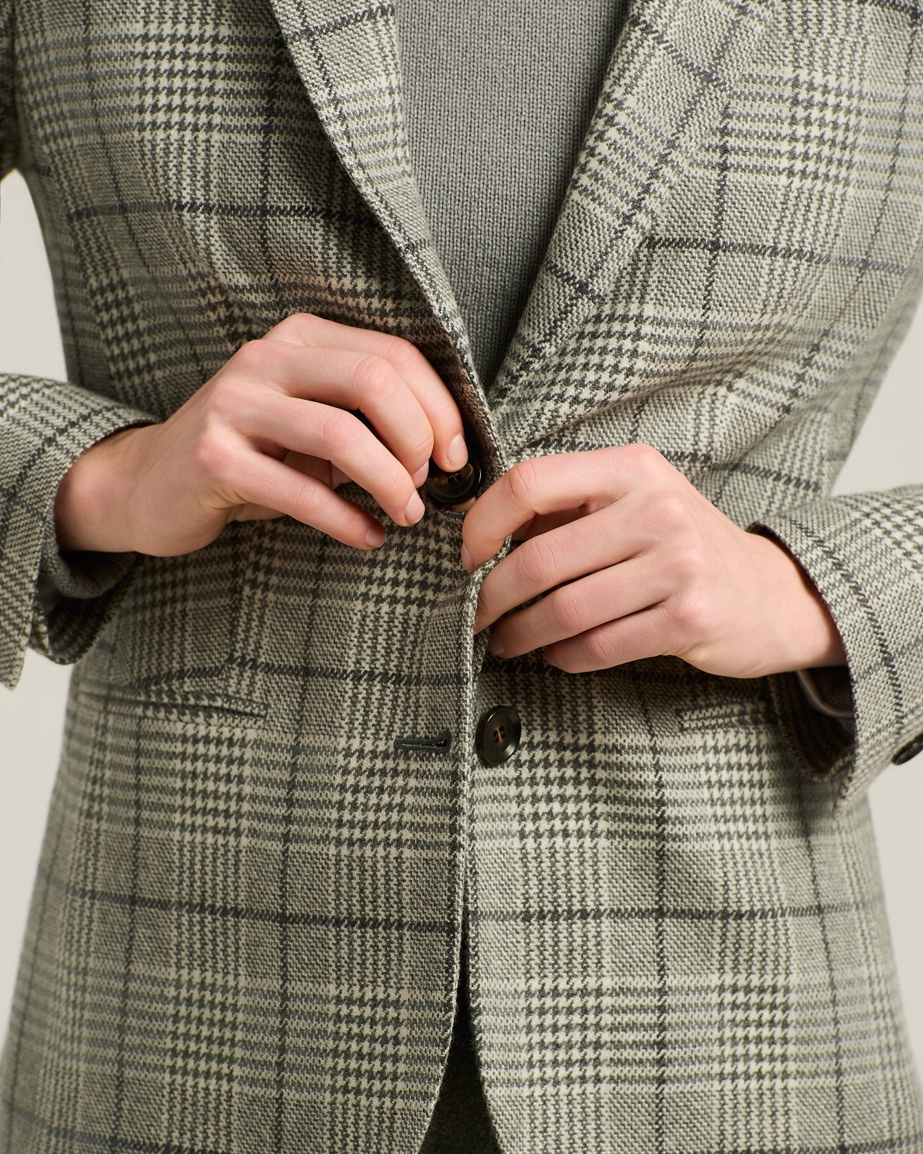 BLACK/WHITE PRINCE OF WALES CASHMERE BLAZER - Image 4