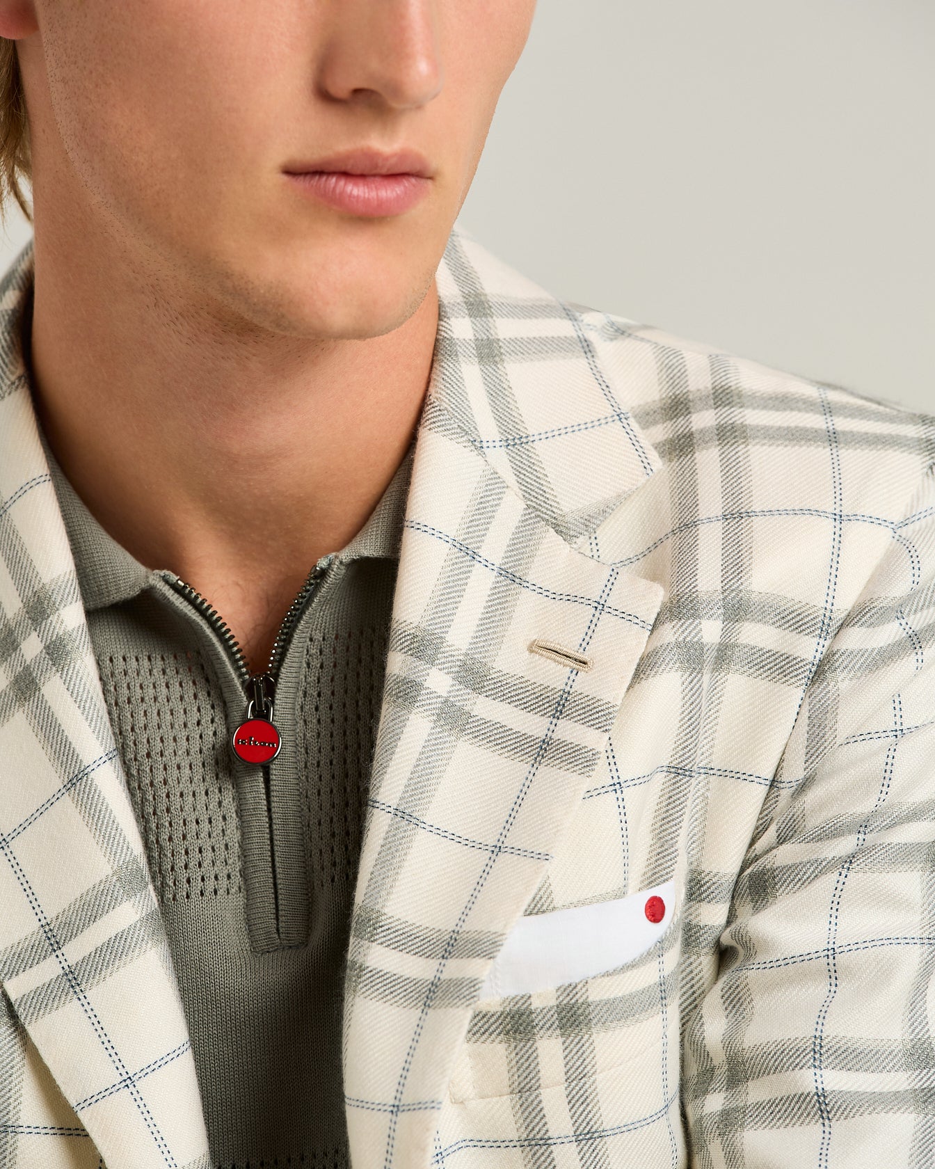 CASHMERE, SILK AND LINEN BLEND TAILORED CHECKED JACKET IN MEDIUM GREY - Image 4