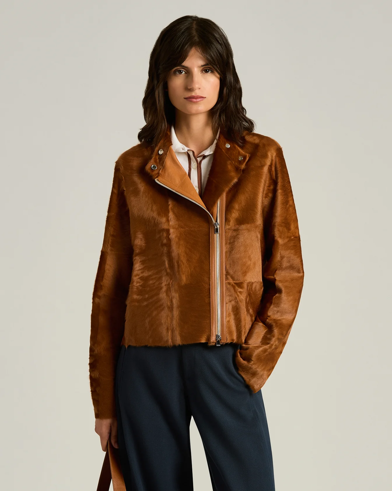 TAILORED FUR JACKET IN BEIGE LAMBSKIN - Image 2