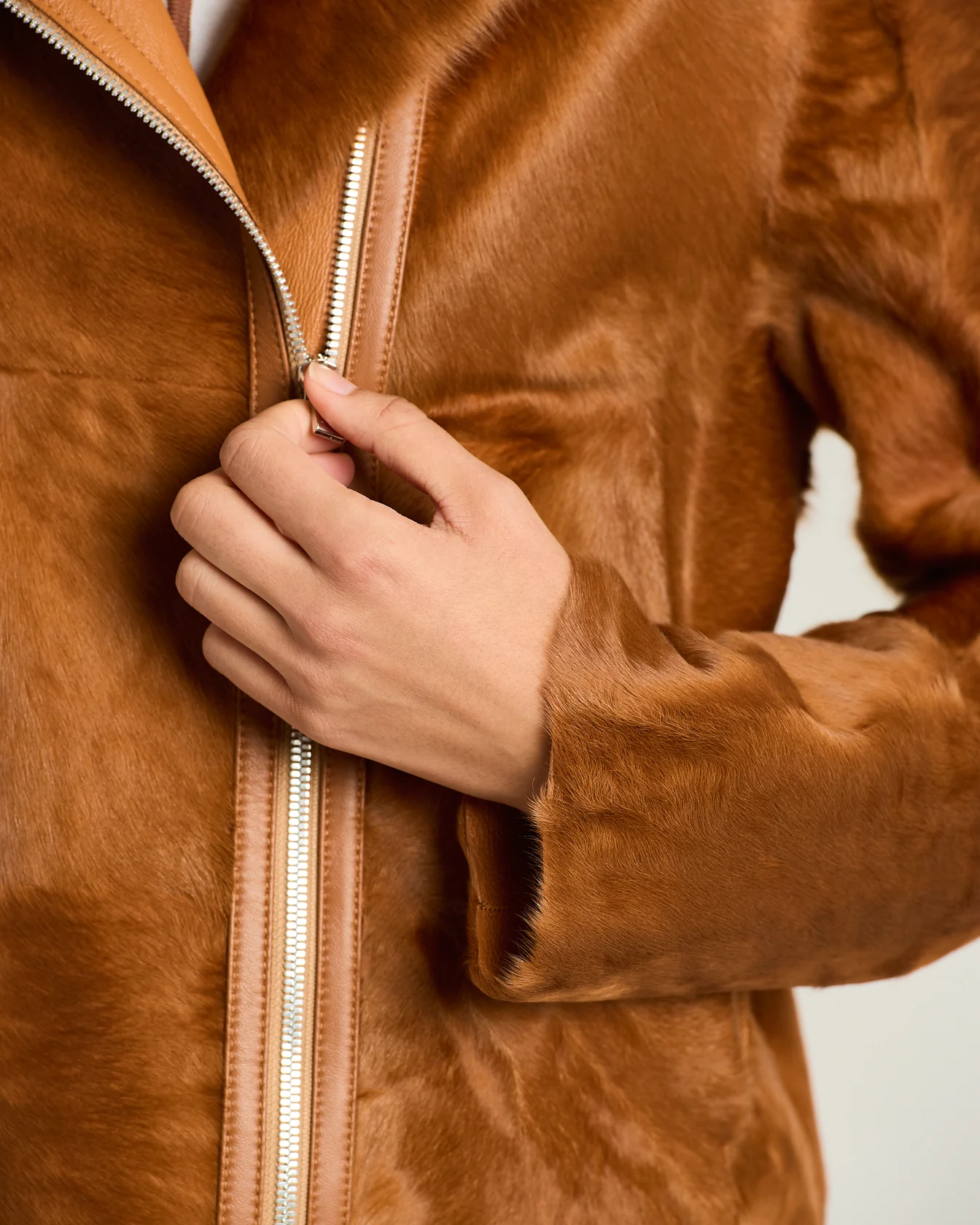 TAILORED FUR JACKET IN BEIGE LAMBSKIN - Image 4