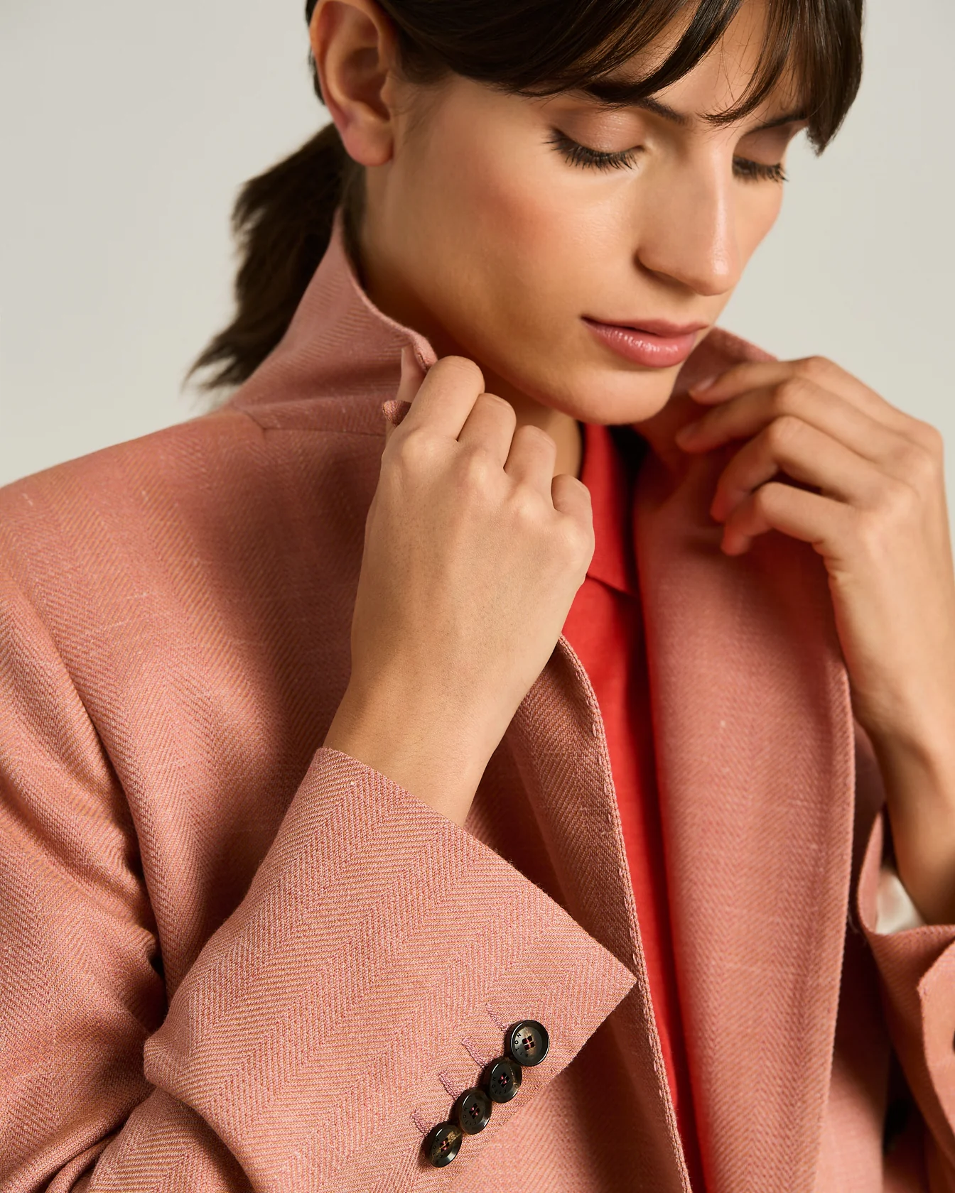 WOOL SILK AND LINEN BLEND TAILORED DOUBLE-BREASTED JACKET ROSE - Image 4