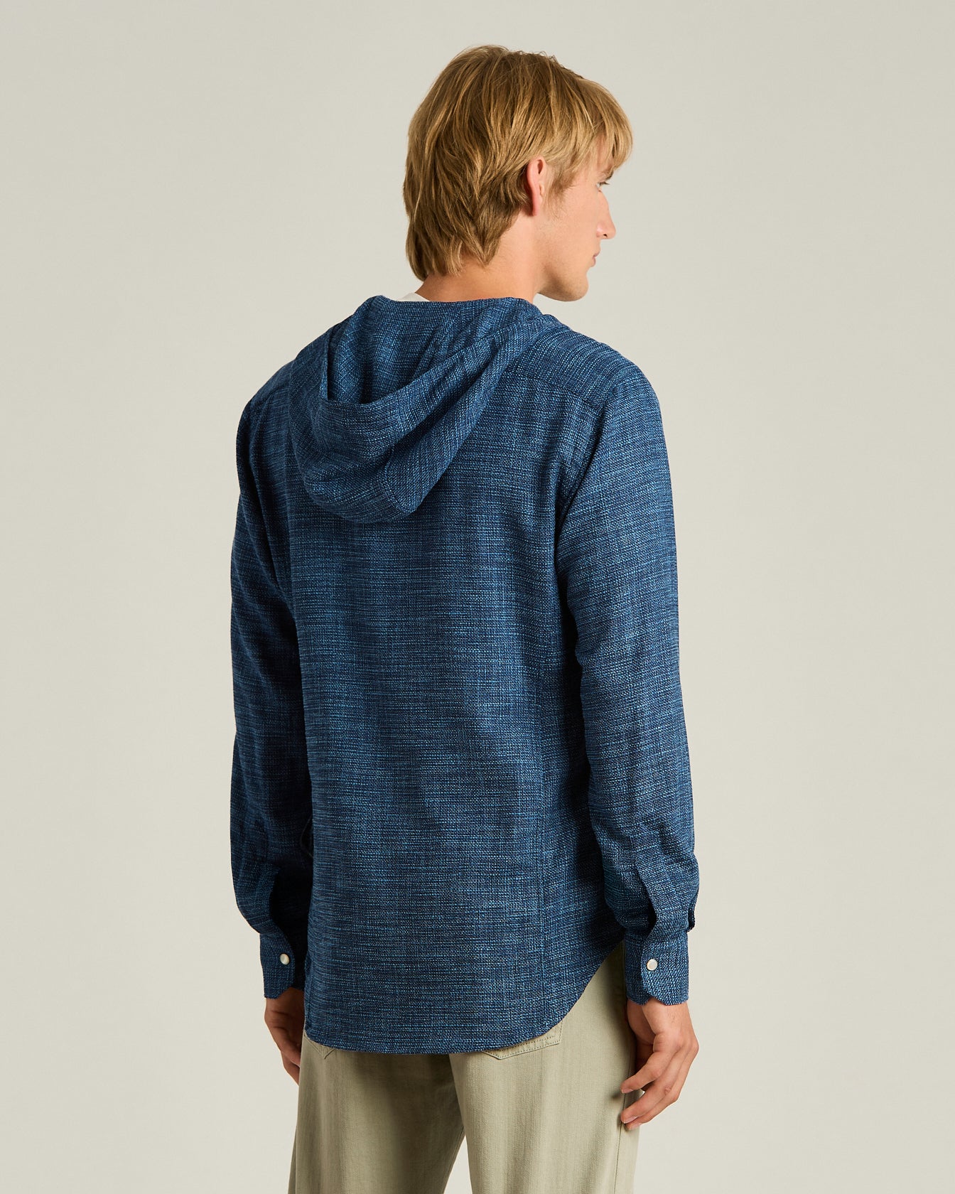 NATURAL FIBRE BLEND HOODED OVERSHIRT IN BLUE - Image 3