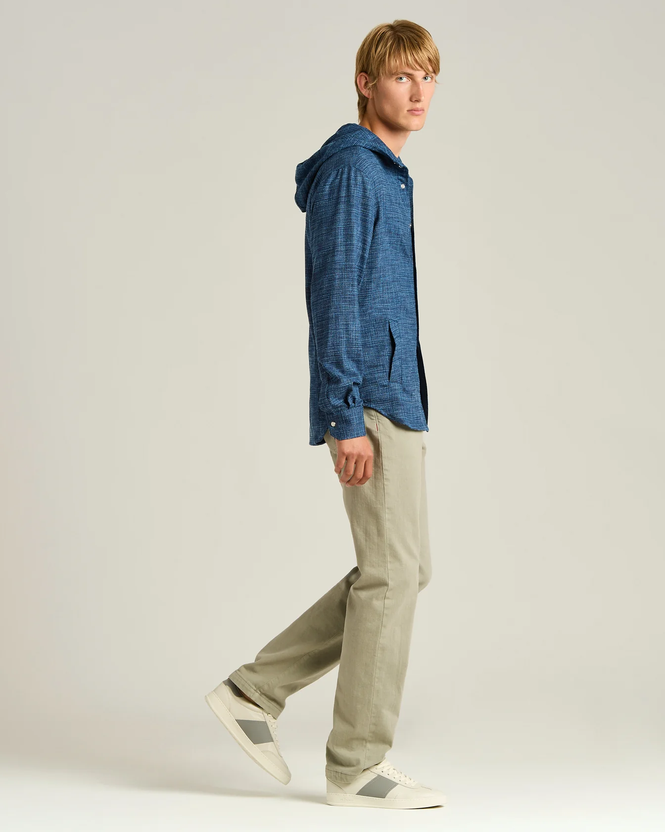 NATURAL FIBRE BLEND HOODED OVERSHIRT IN BLUE - Image 5