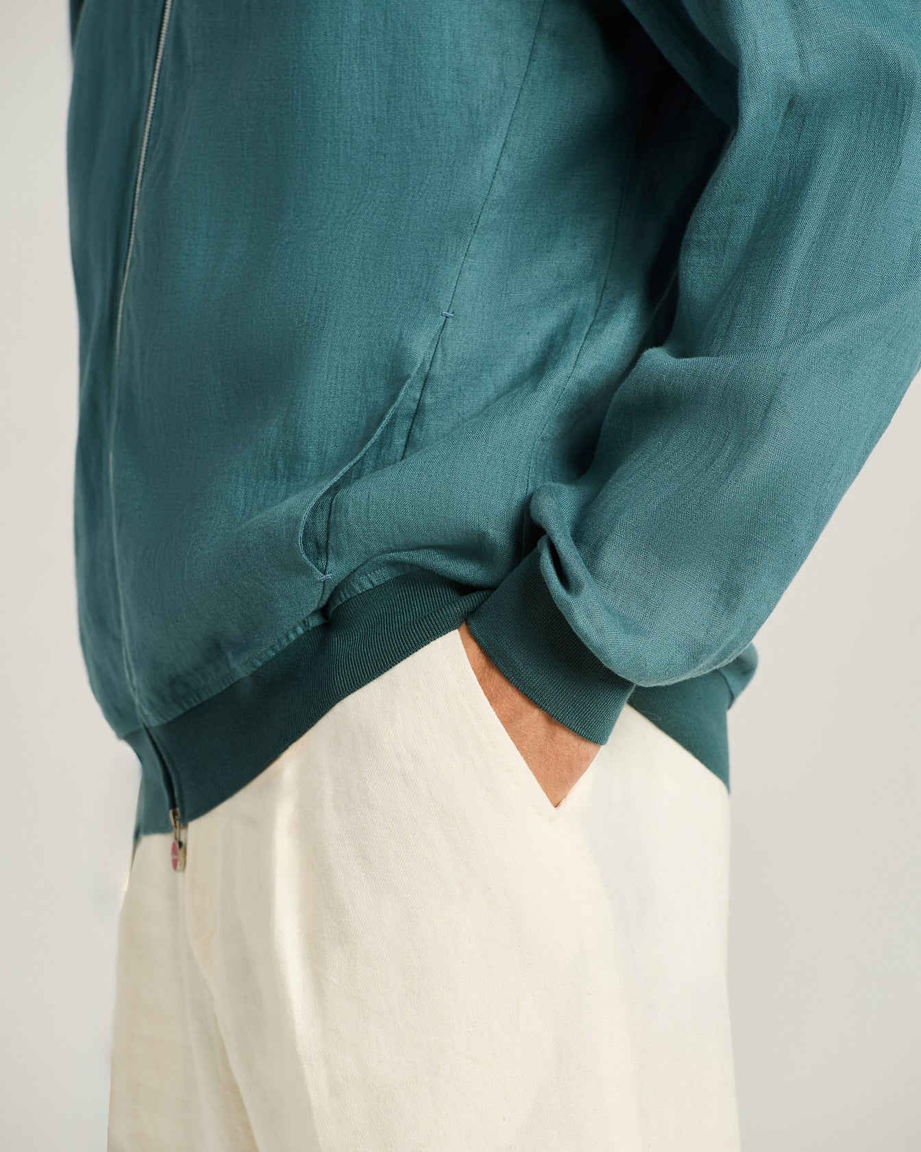 PURE LINEN JACKET WITH ZIP IN CORNFLOWER BLUE - Image 4