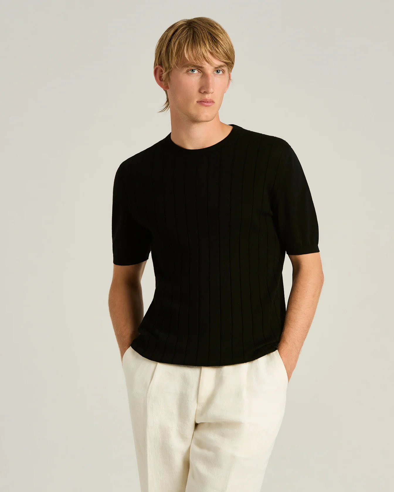 PURE COTTON BLACK SHORT-SLEEVED CREWNECK SWEATER - Image 2