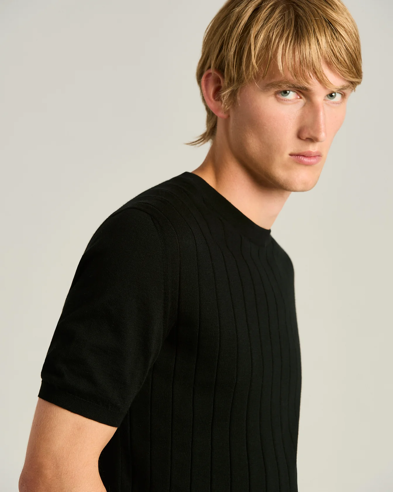 PURE COTTON BLACK SHORT-SLEEVED CREWNECK SWEATER - Image 4