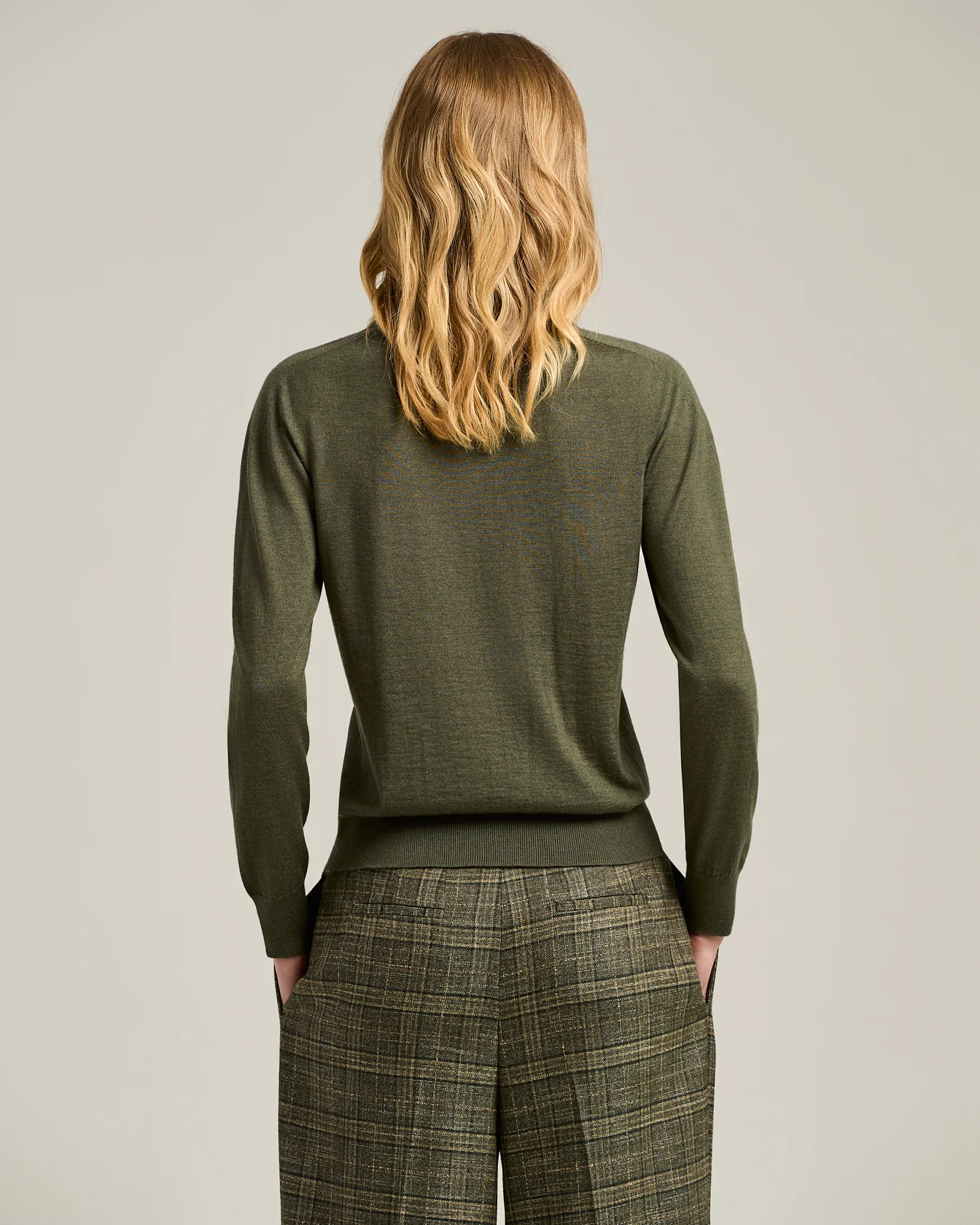 LONG SLEEVE POLO IN CASHMERE AND SILK MILITARY GREEN - Image 3