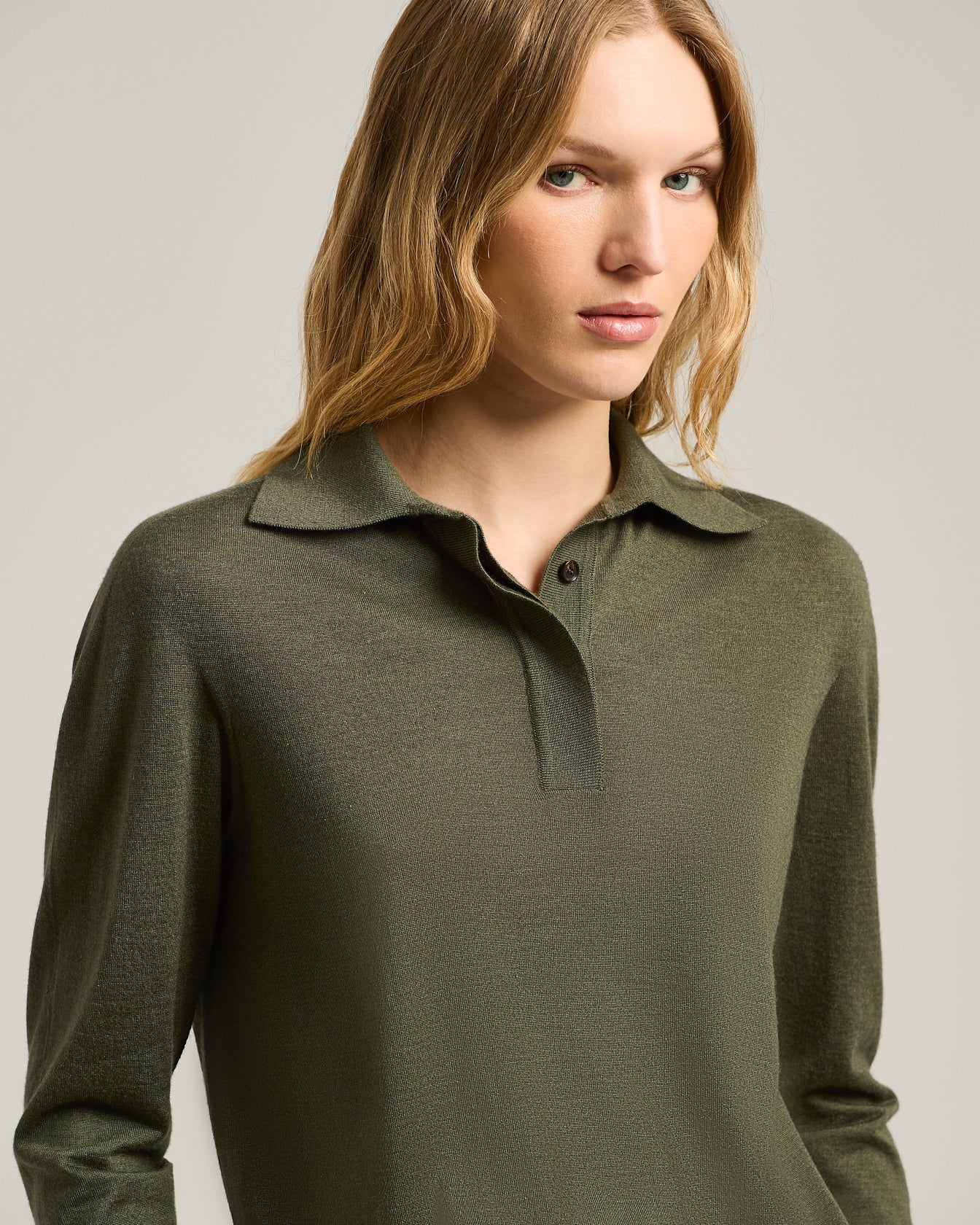 LONG SLEEVE POLO IN CASHMERE AND SILK MILITARY GREEN - Image 4