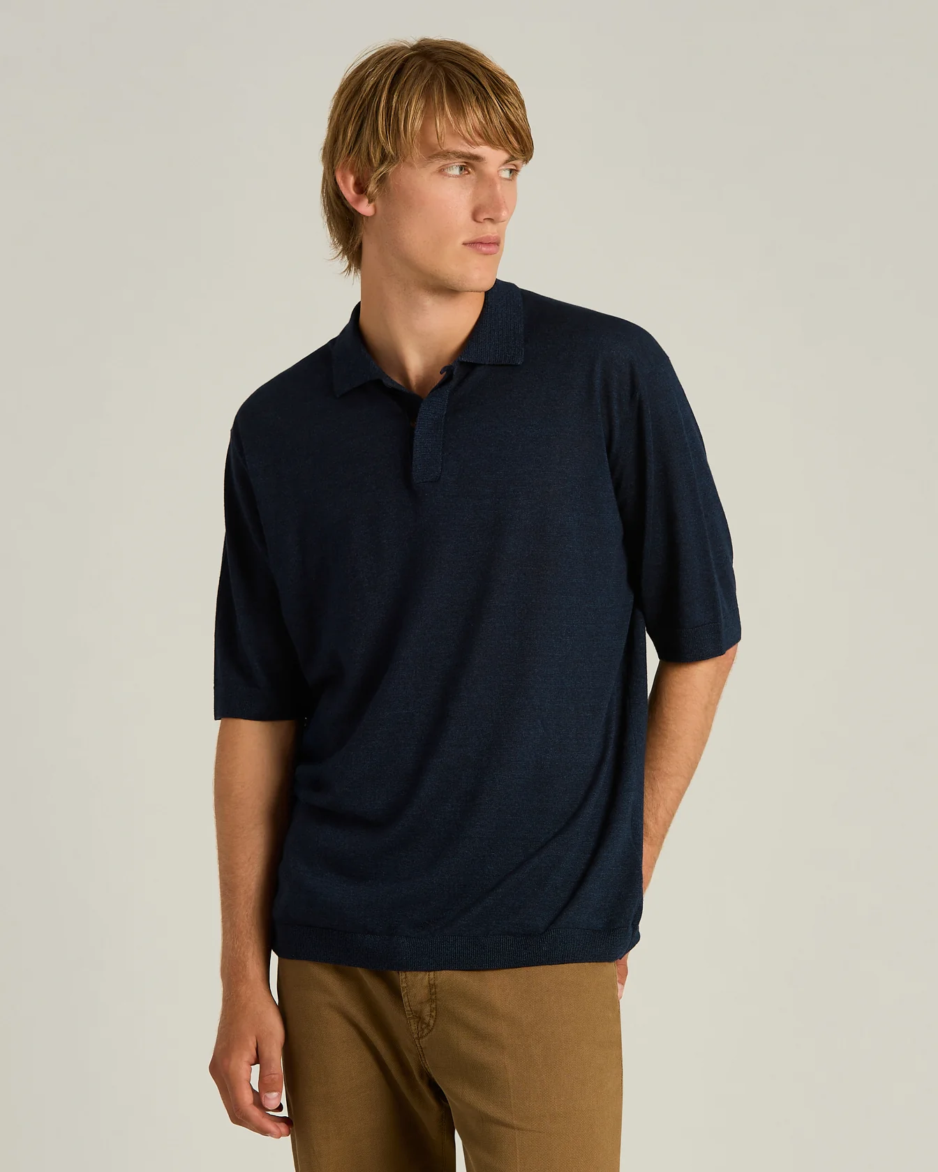 LIGHTWEIGHT KNIT SHORT-SLEEVED POLO SHIRT IN BLUE - Image 2