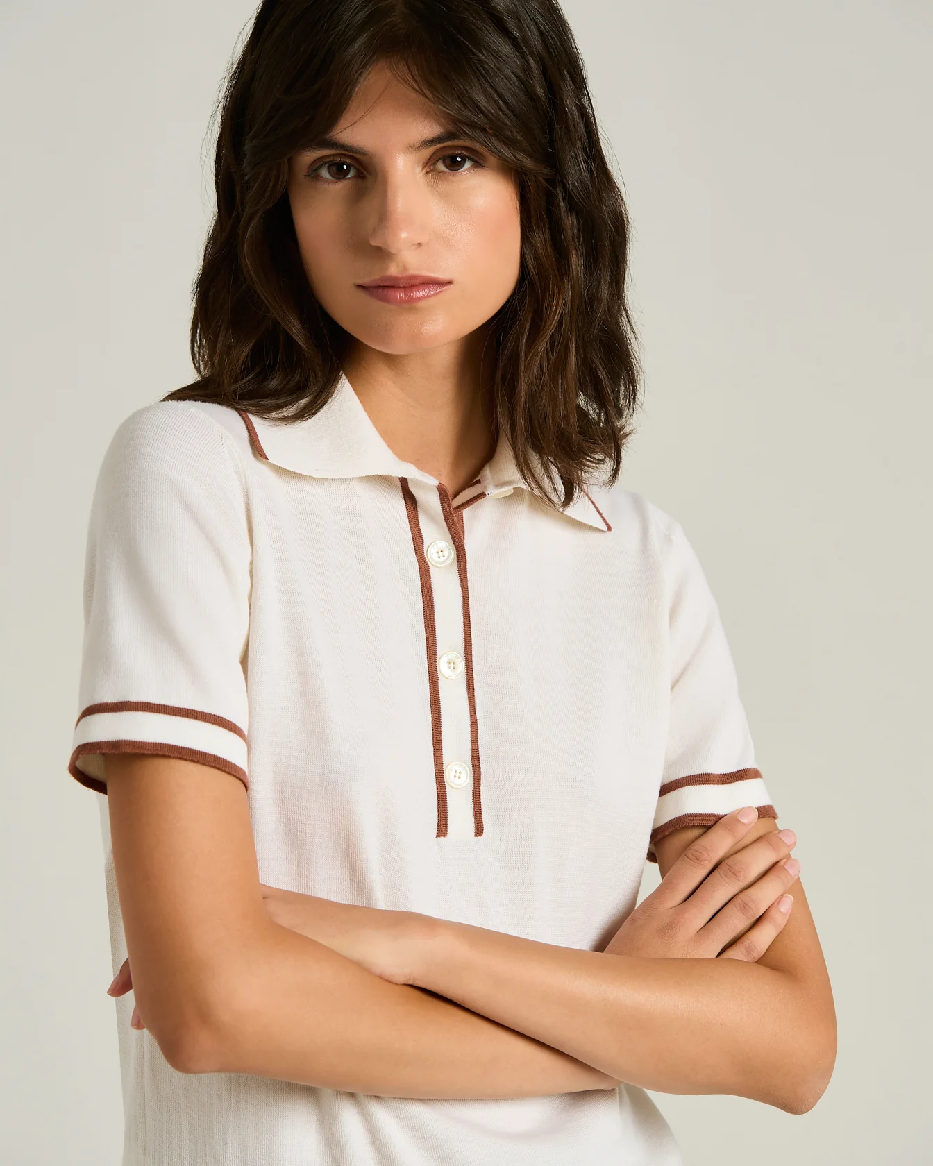 FINE WOOL POLO SHIRT WITH WHITE AND HAZELNUT CONTRASTING TRIMS - Image 4