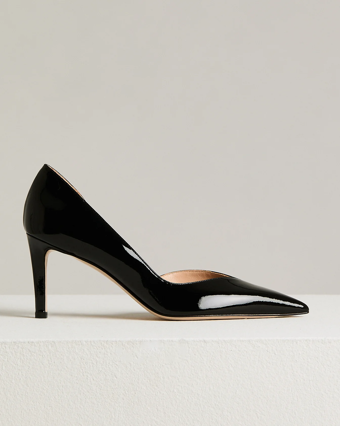 BLACK PATENT LEATHER PUMPS