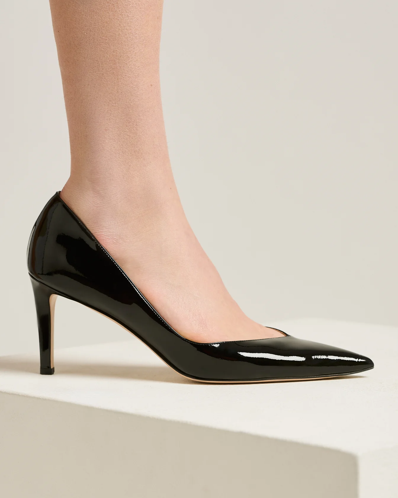 BLACK PATENT LEATHER PUMPS - Image 4