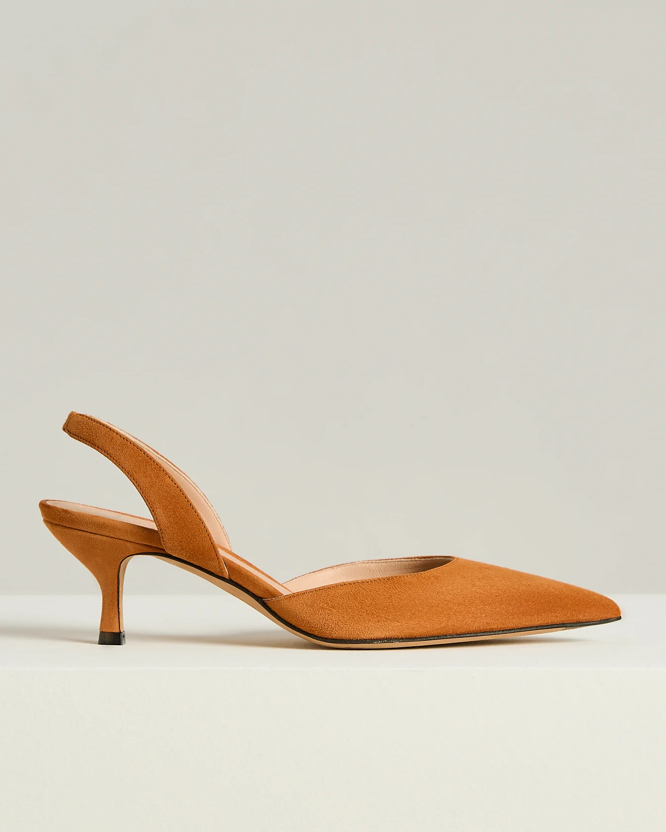 SUEDE COURT SHOE IN RUST CALFSKIN