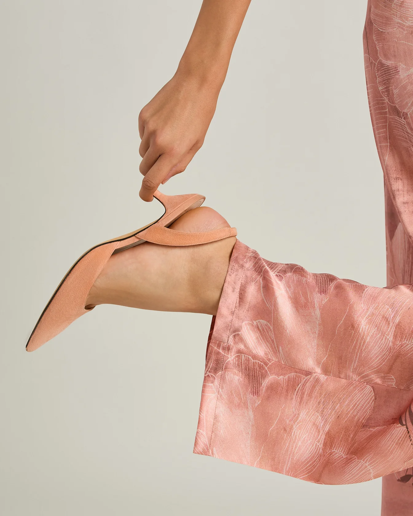 SUEDE COURT SHOE APRICOT PINK CALFSKIN - Image 3