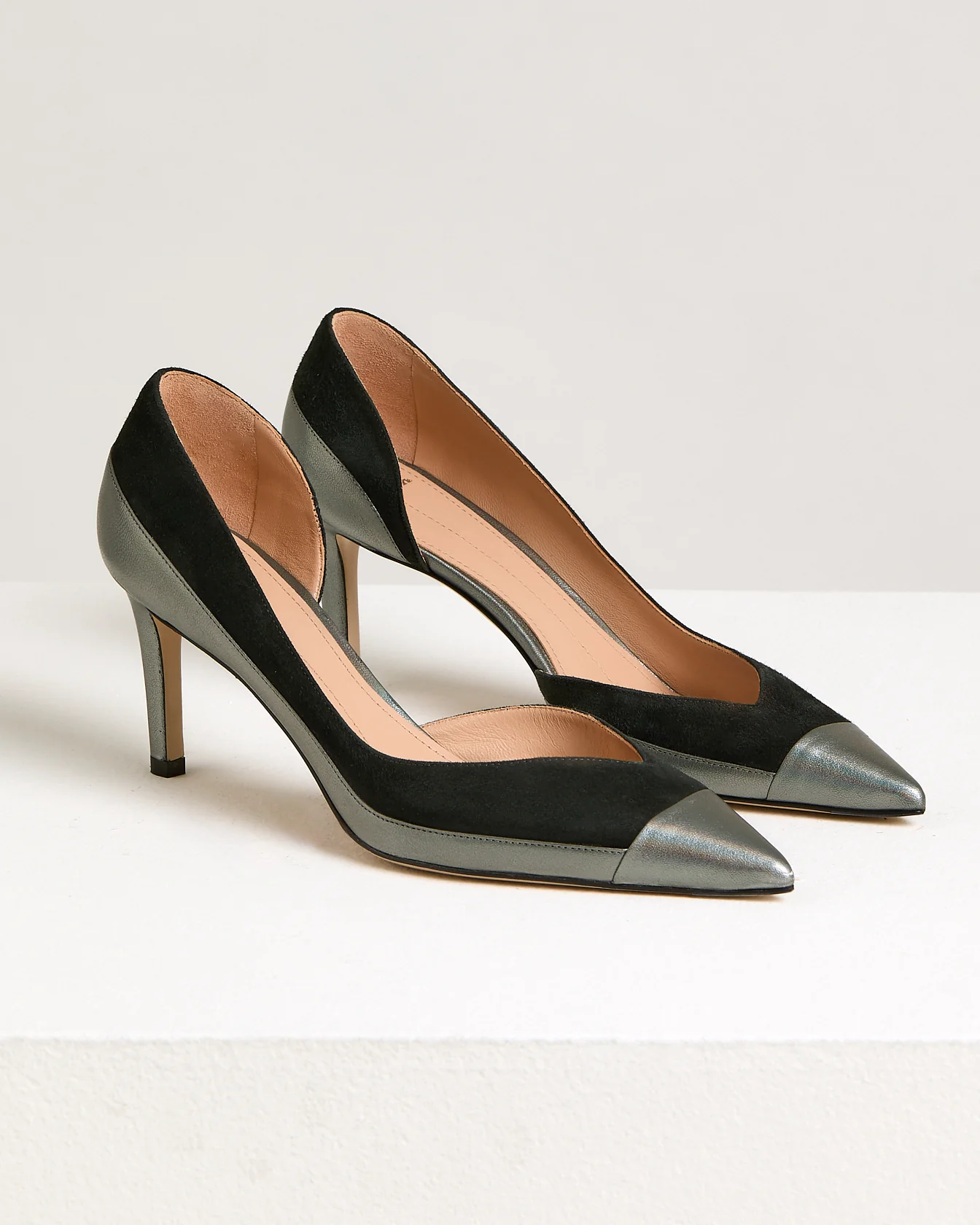 TWO-TONE BLACK & SILVER LEATHER PUMPS - Image 2