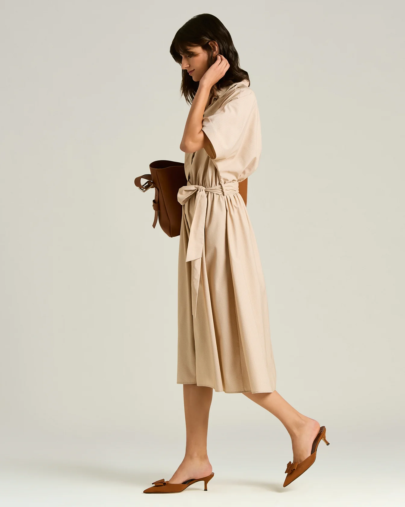 LOW HEEL COURT SHOE IN LEATHER CALFSKIN - Image 5