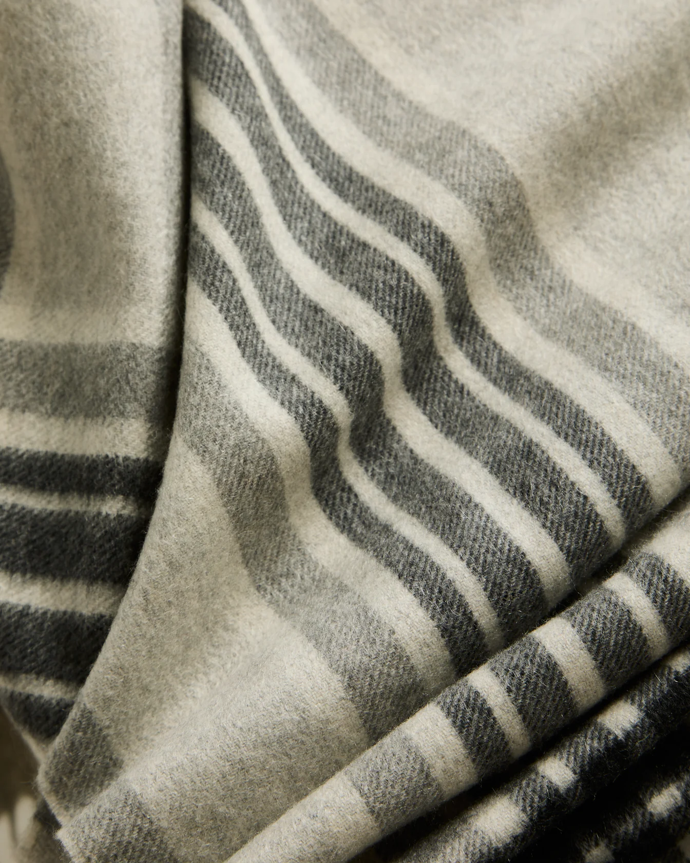 PURE CASHMERE WHITE AND GREY SCARF - Image 3