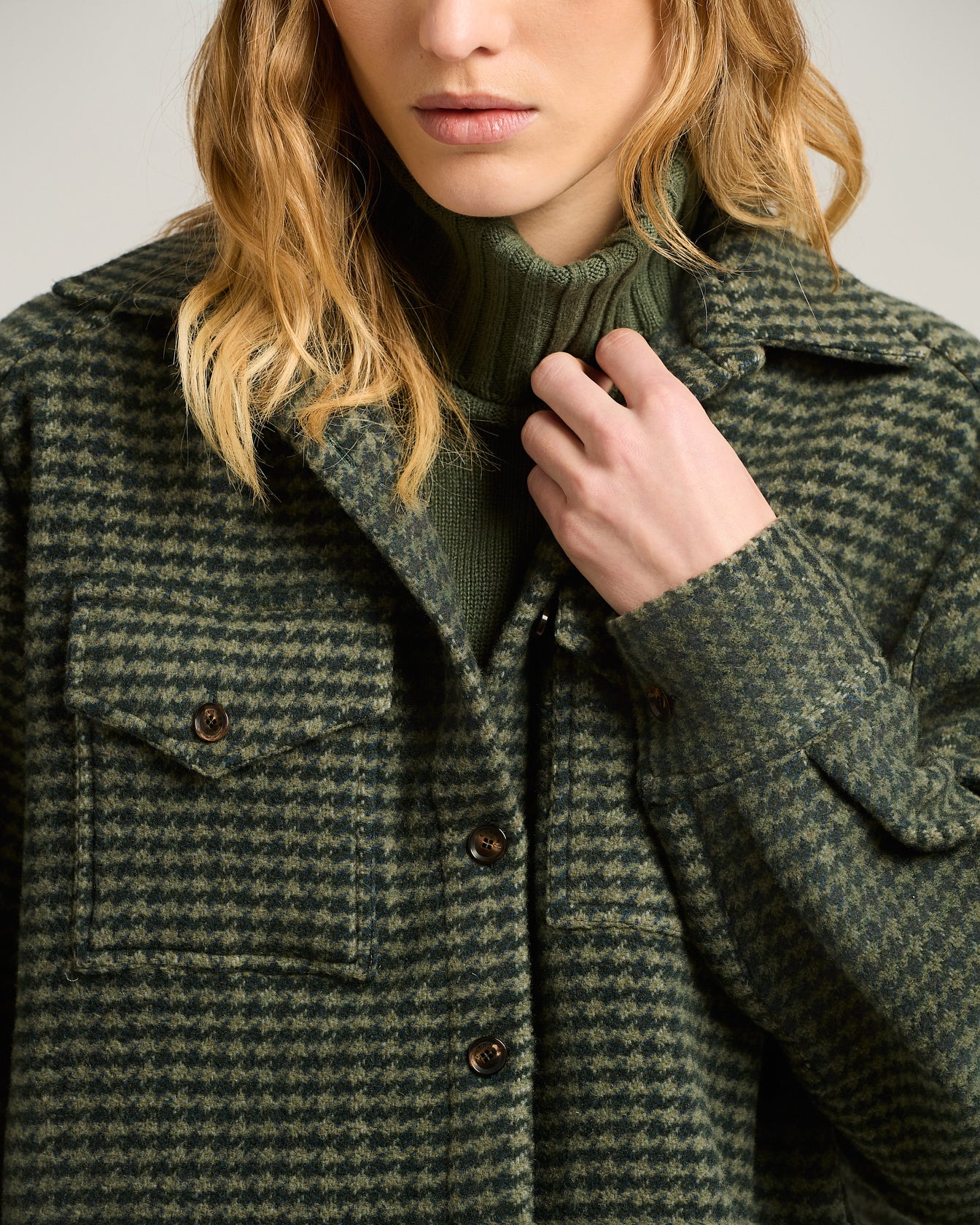 GREEN HOUNDSTOOTH PURE CASHMERE OVERSHIRT - Image 4