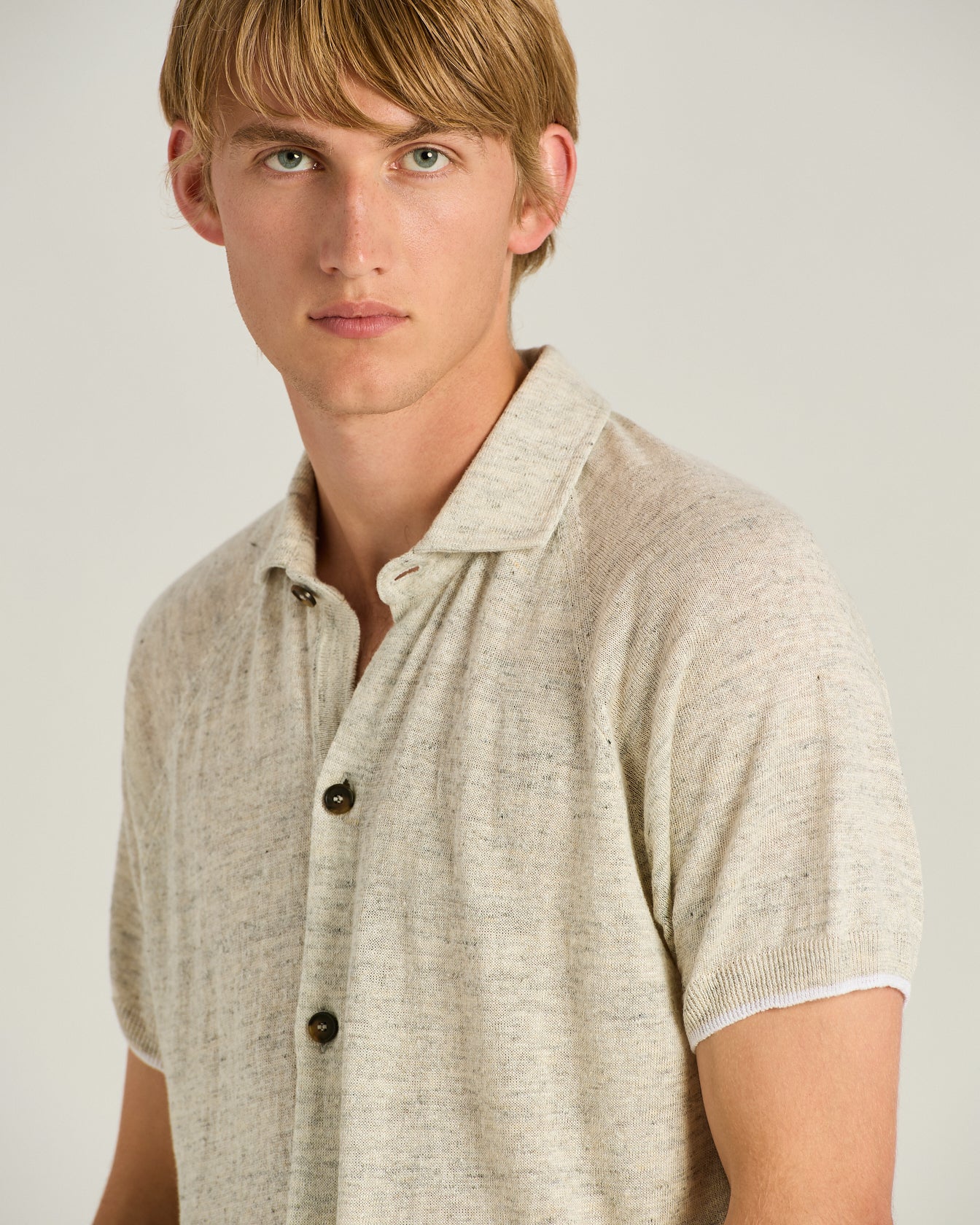 PURE LINEN SHORT-SLEEVED GREY SHIRT - Image 4