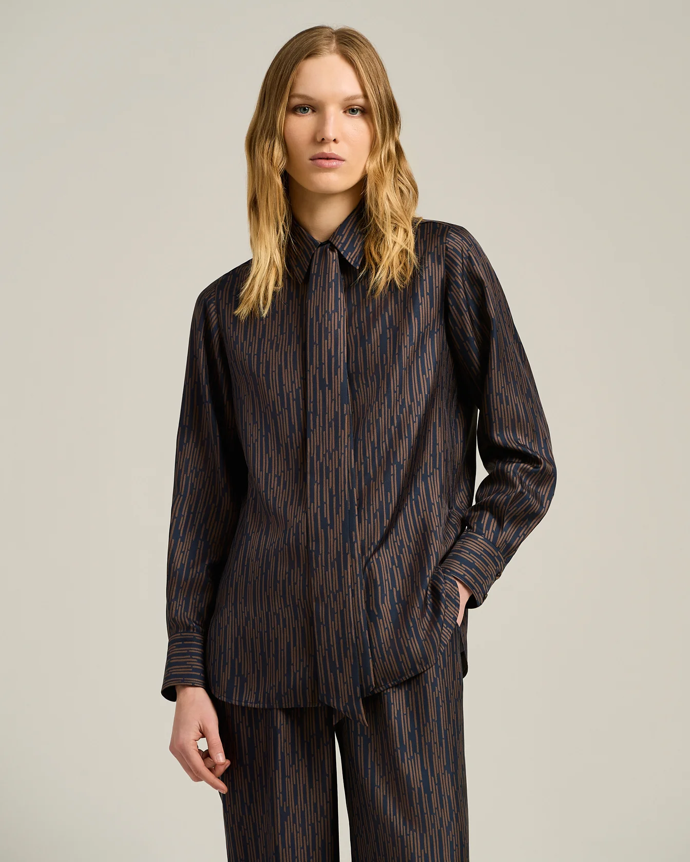 BLUE AND BROWN PRINTED SILK BLOUSE WITH TIE NECK - Image 2