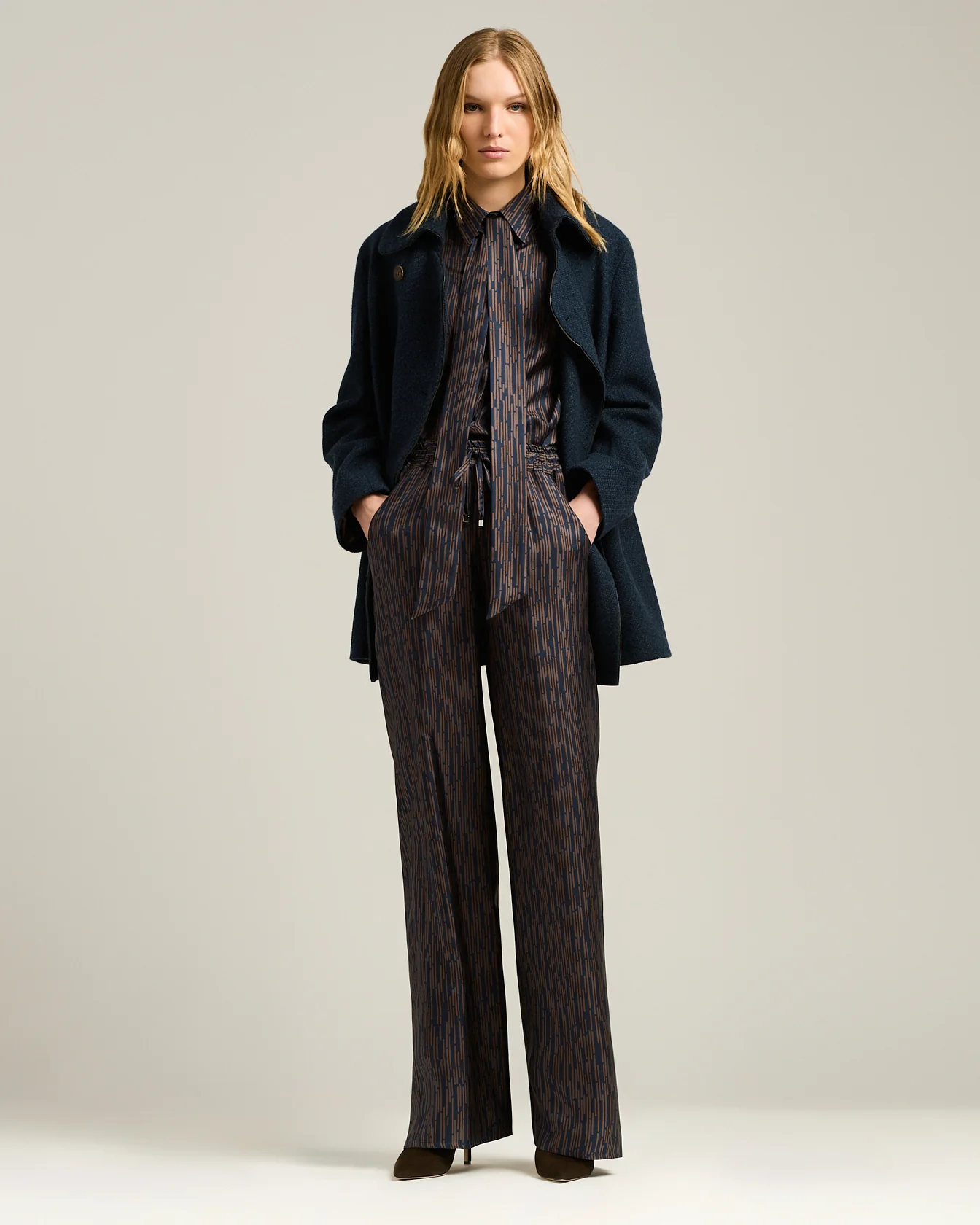 BLUE AND BROWN PRINTED SILK BLOUSE WITH TIE NECK - Image 5