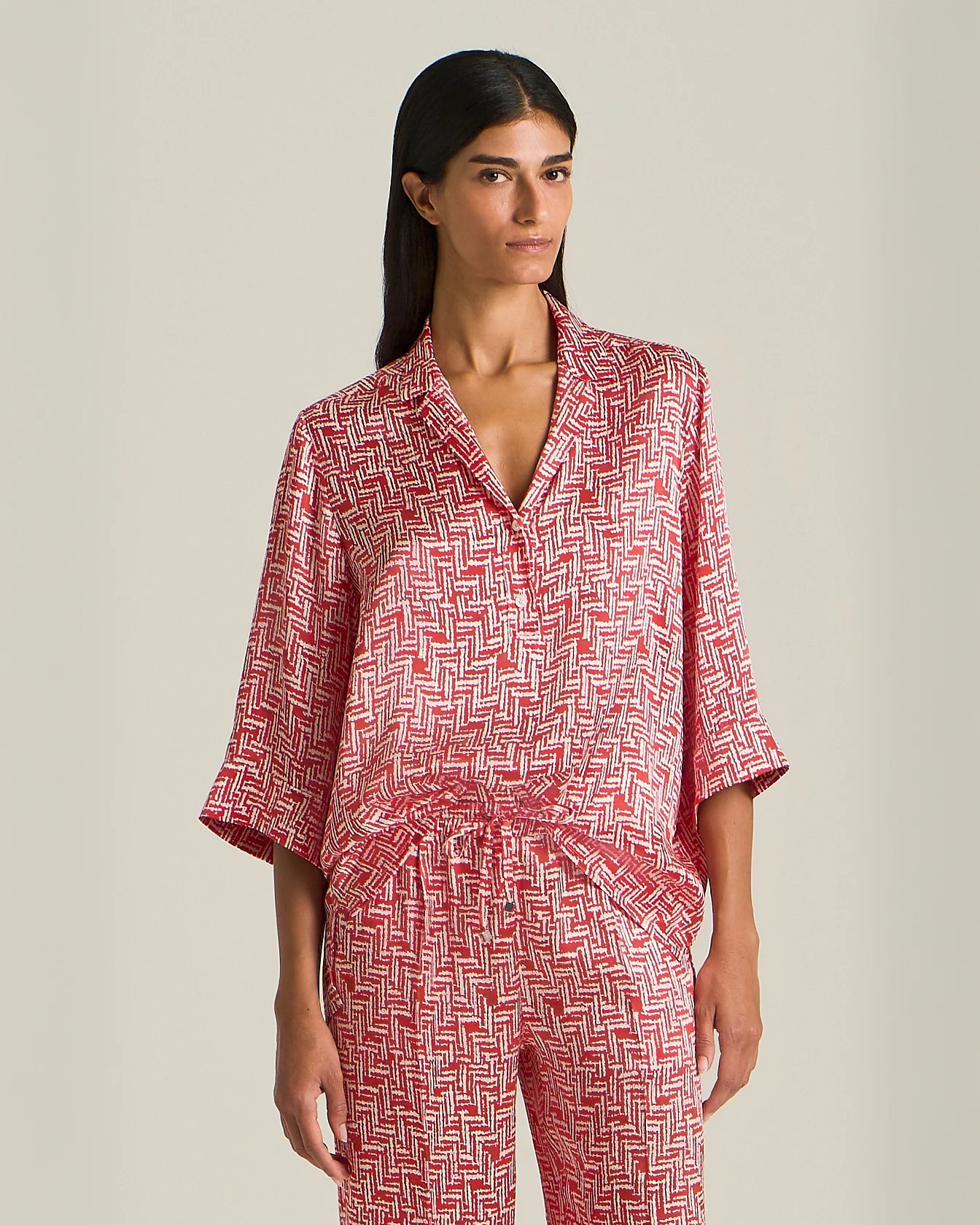 OVERSIZED SILK BLOUSE WITH SCARLET STAIRS PATTERN - Image 2