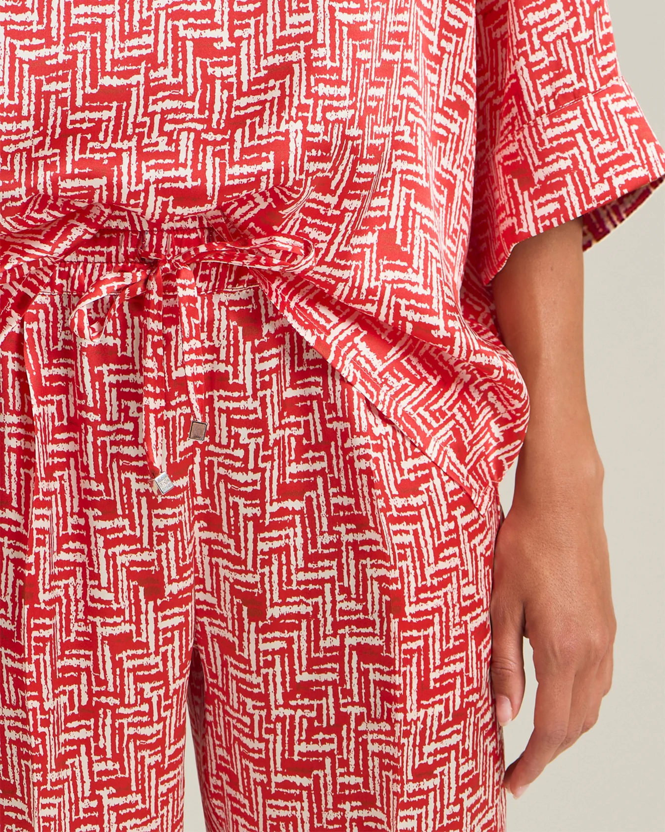 OVERSIZED SILK BLOUSE WITH SCARLET STAIRS PATTERN - Image 4