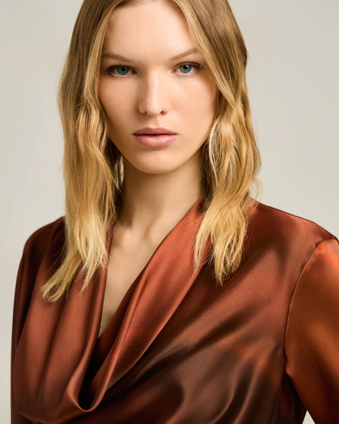SHIRT IN PURE PRINTED SILK BROWN WITH SOFT COLLAR - Image 4