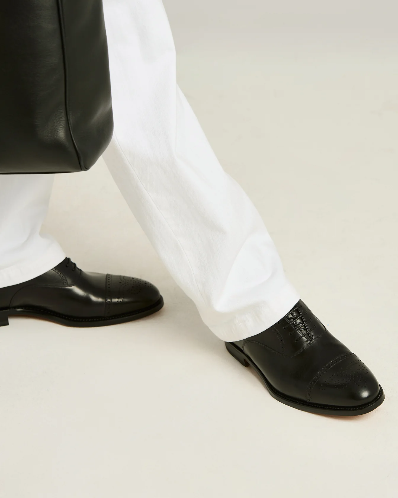 BLACK CALFSKIN LEATHER LACE UP SHOE - Image 3
