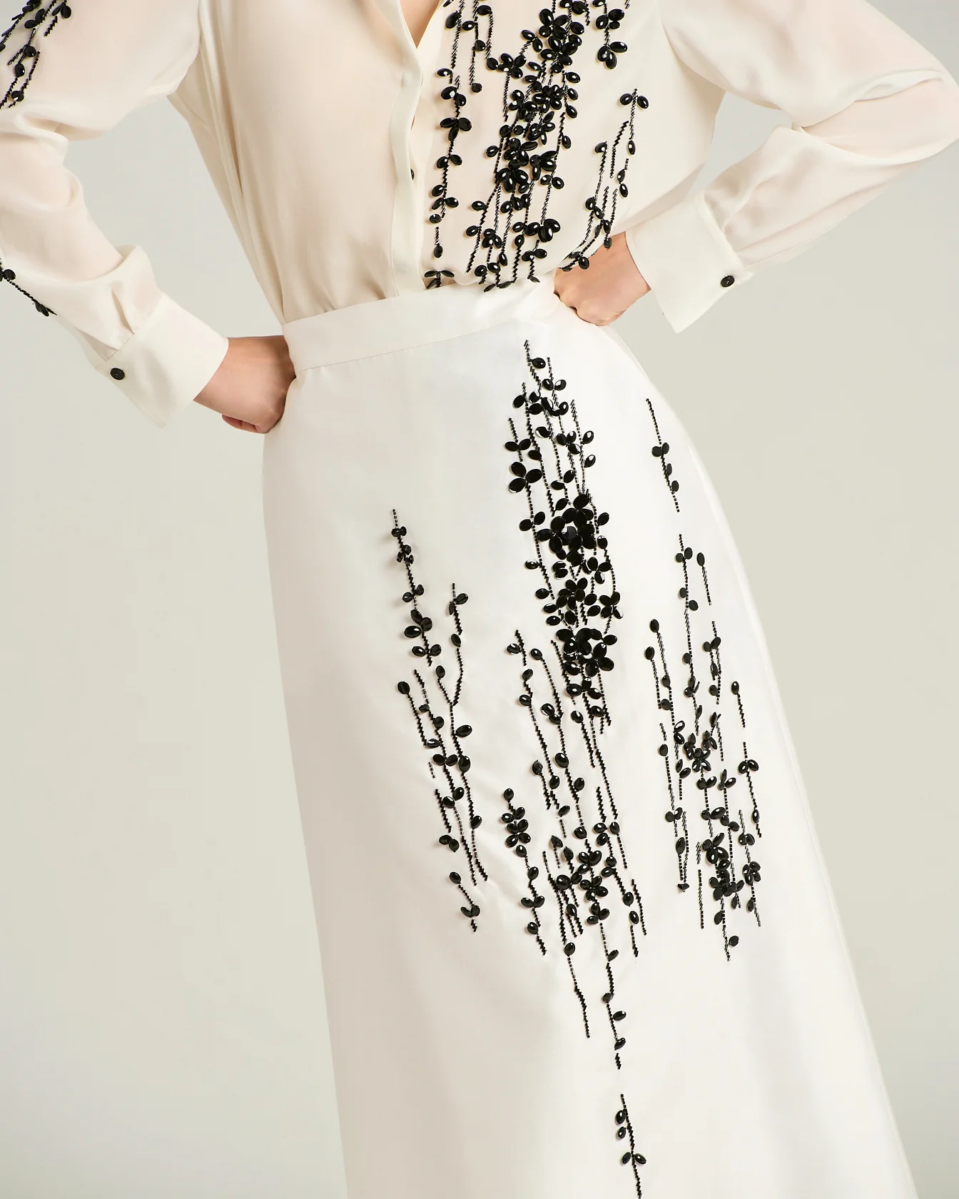 TAILORED SKIRT WITH RAISED EMBROIDERY OPTICAL WHITE COTTON AND SILK SATIN - Image 4