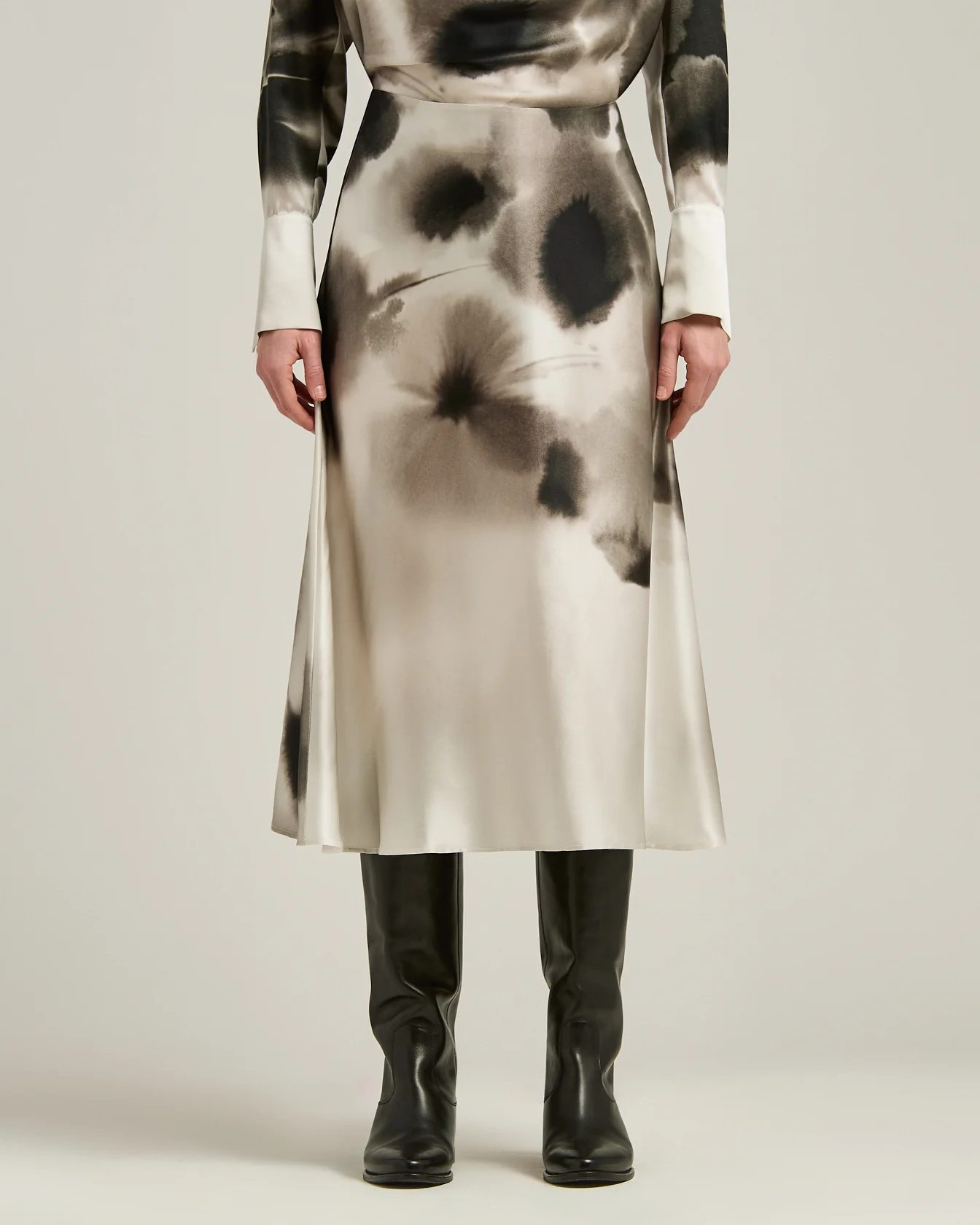 LONGUETTE SKIRT IN PURE SILK CREAM WITH ABSTRACT BROWN PRINT - Image 2