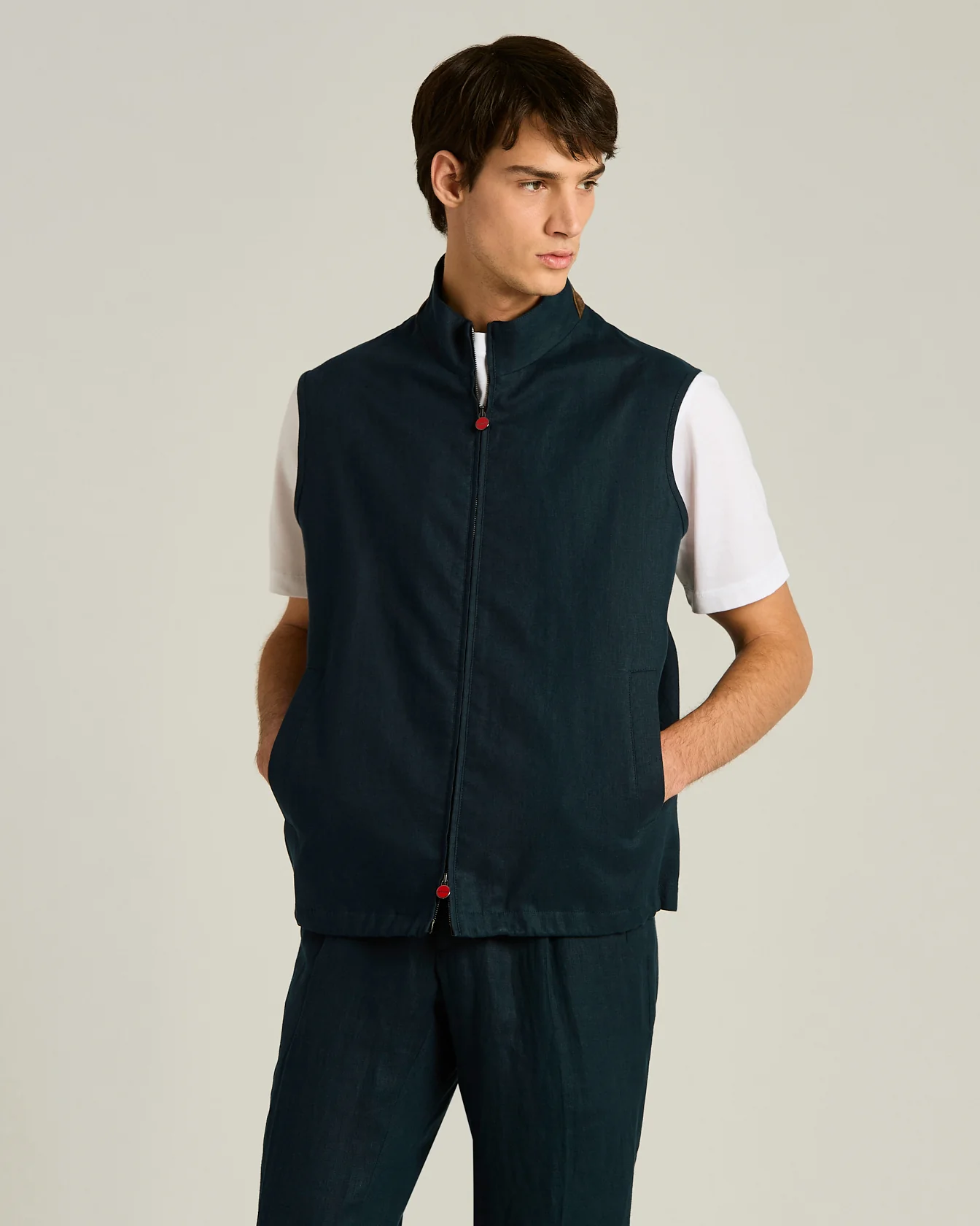 LINEN SLEEVELESS JACKET - Image 2